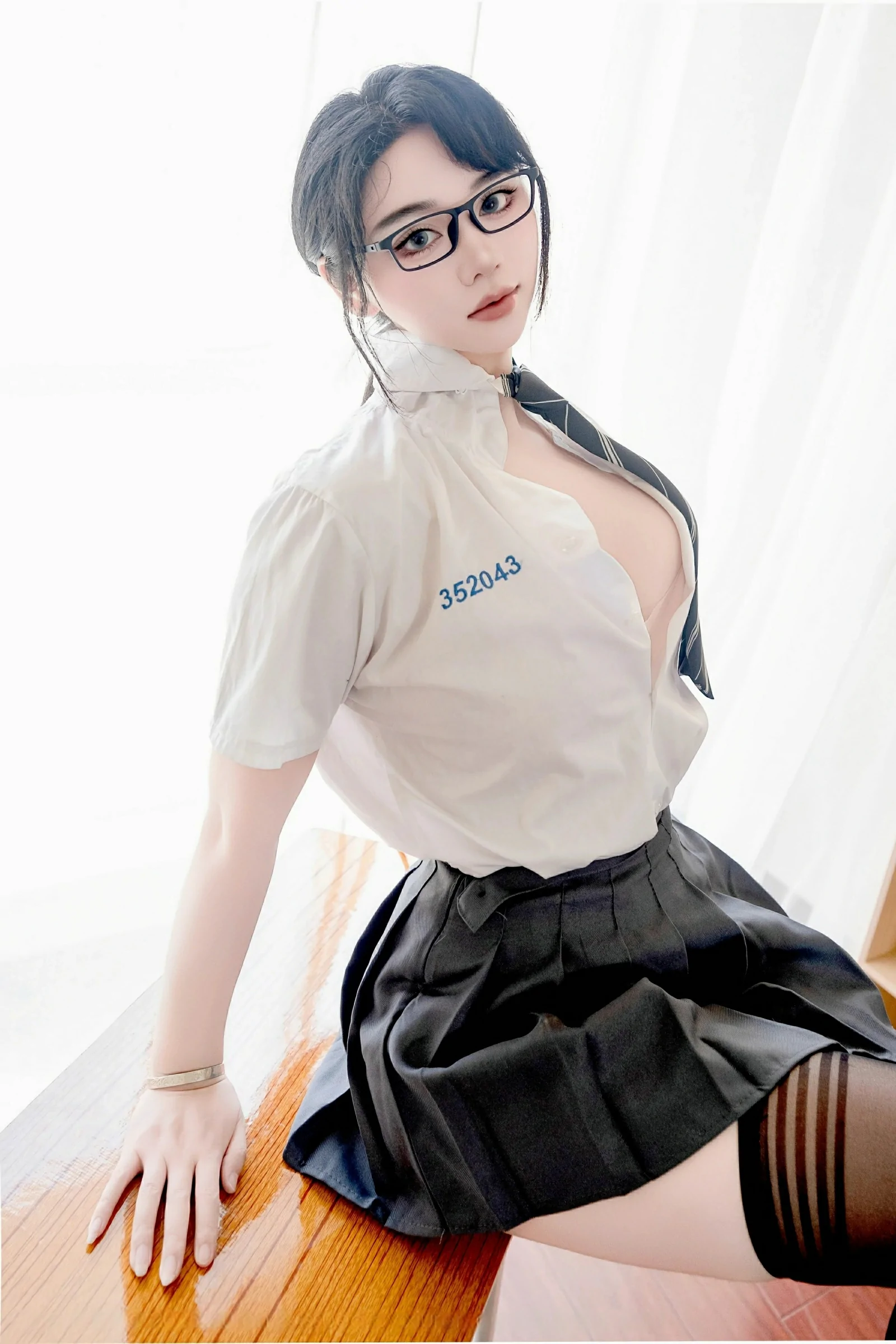 [XIUREN秀人网] 2025.07.10 No.10530 汐汐爱吃草莓第1张