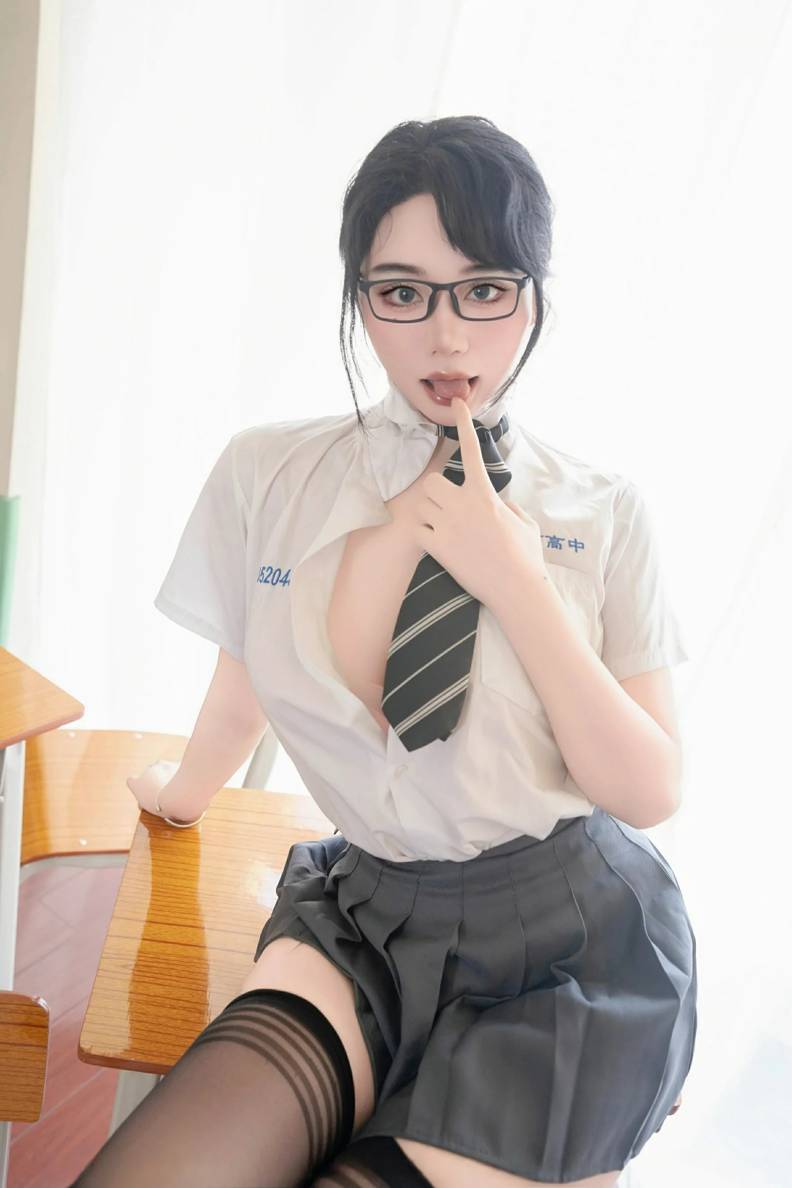 [XIUREN秀人网] 2025.07.10 No.10530 汐汐爱吃草莓第1张