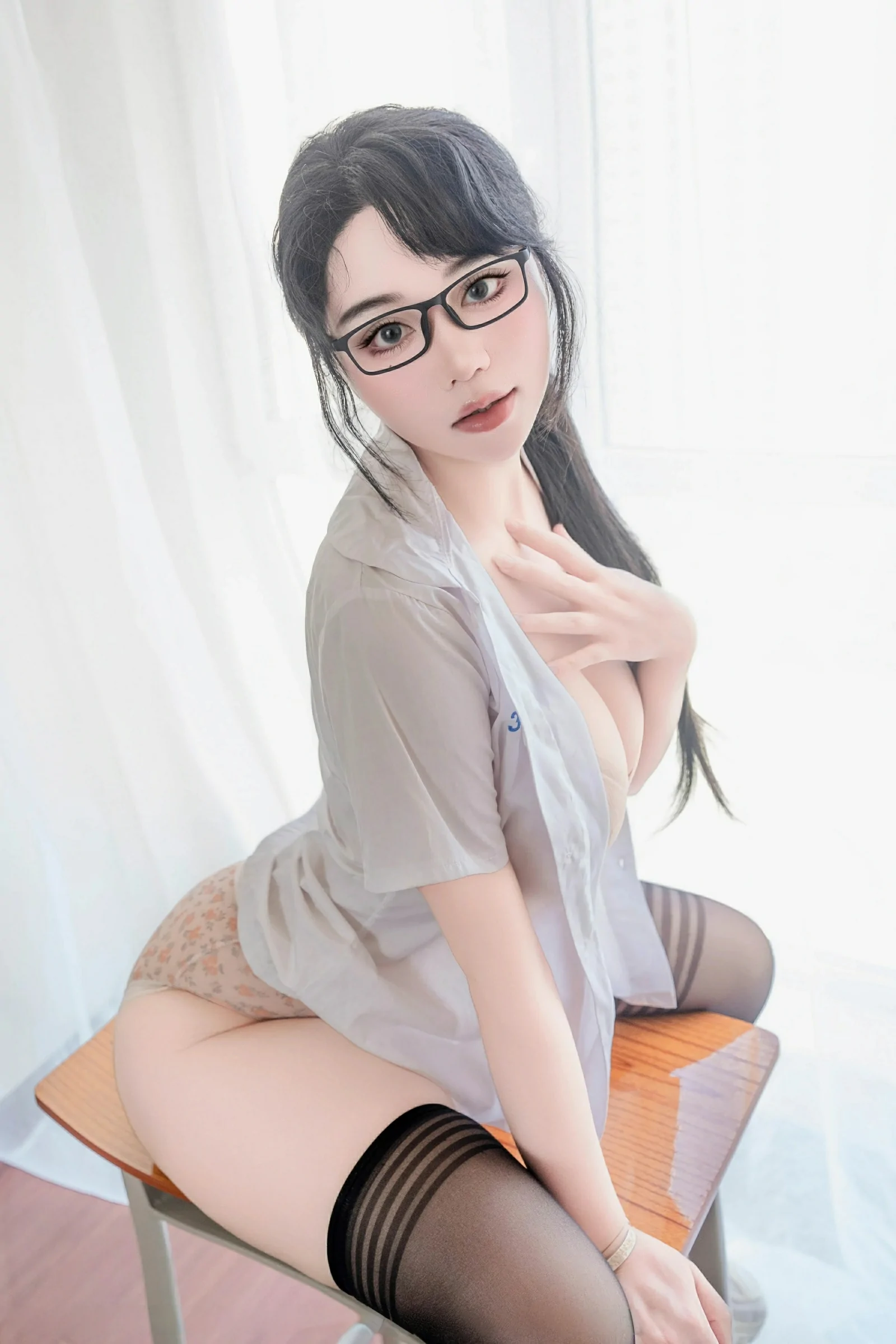 [XIUREN秀人网] 2025.07.10 No.10530 汐汐爱吃草莓第1张