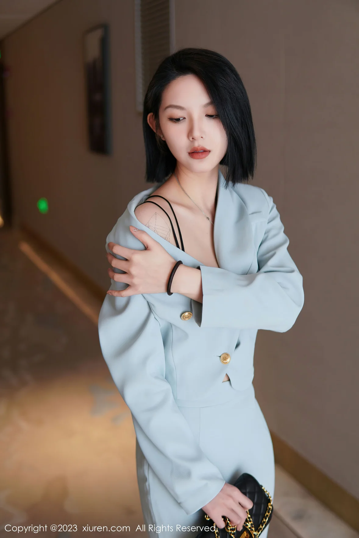  XiuRen 秀人 No.6885 乔一一 诱人原色丝袜性感写真 [75P]第1张