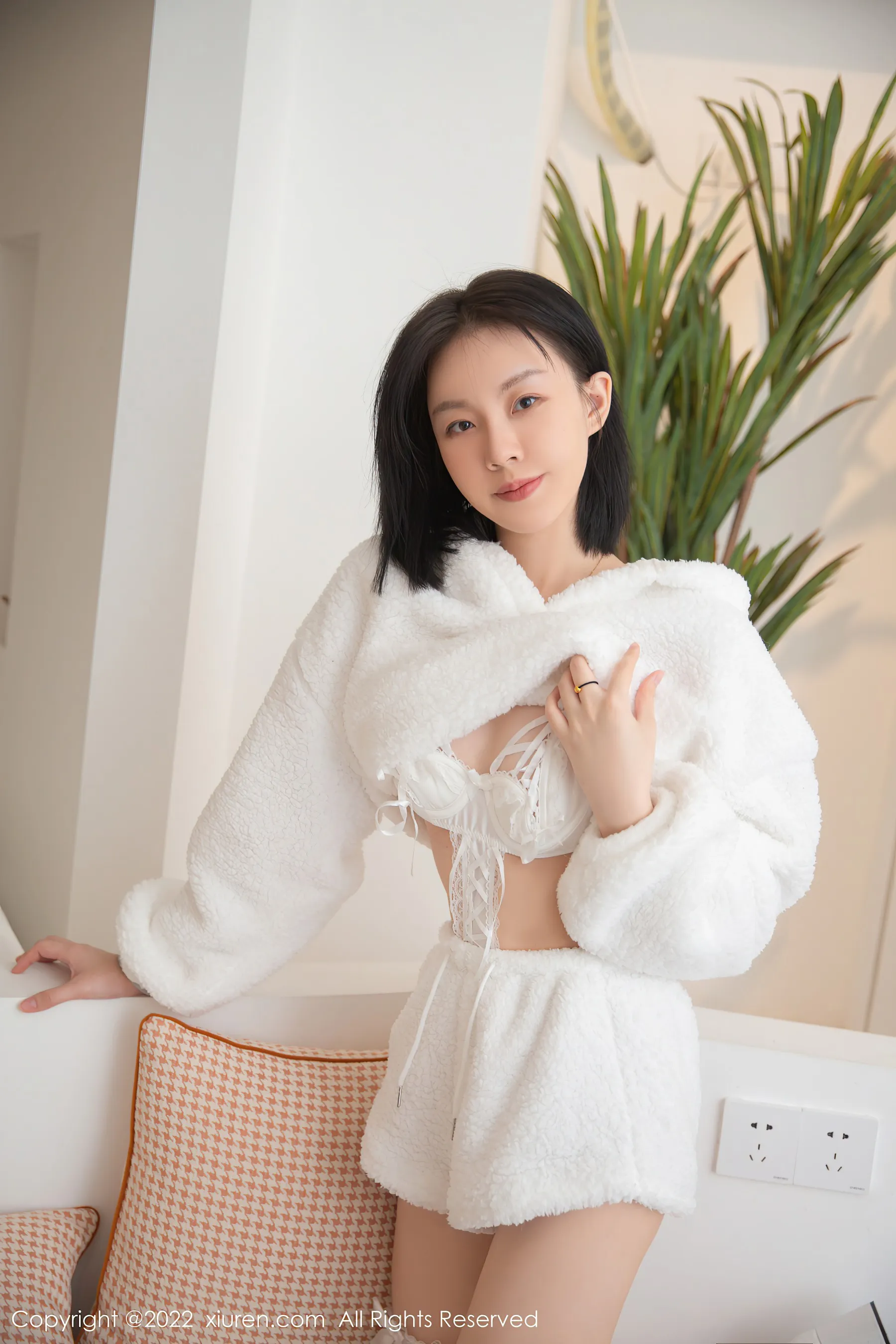 秀人网 No.4569 一颗甜蛋黄a 性感美腿第3张