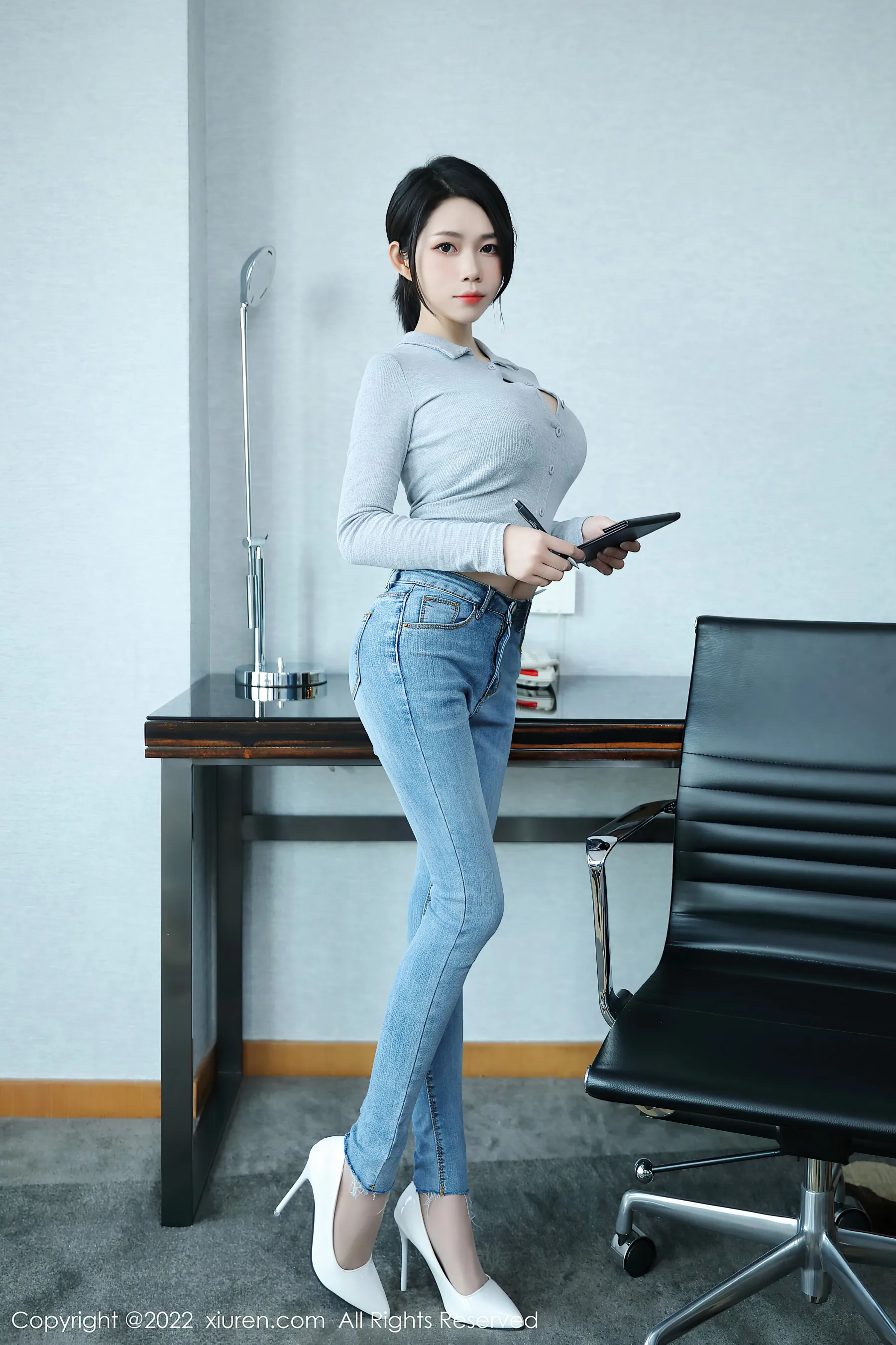  秀人网 No.4711 娜娜子呀 丝袜美腿牛仔裤写真第20张