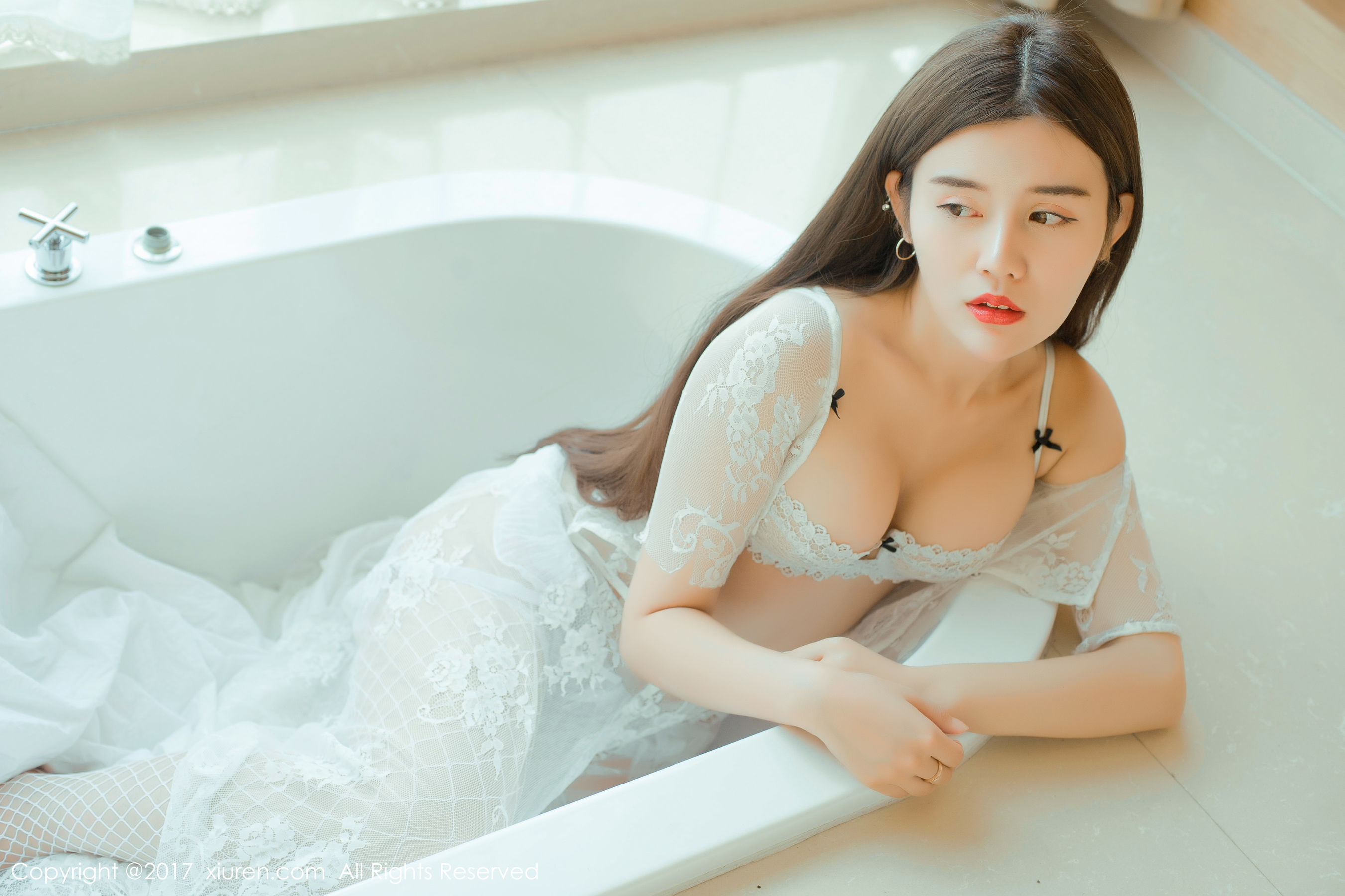  兔子NINA《青春的诱惑和妩媚》 XiuRen 秀人网 NO.813第5张