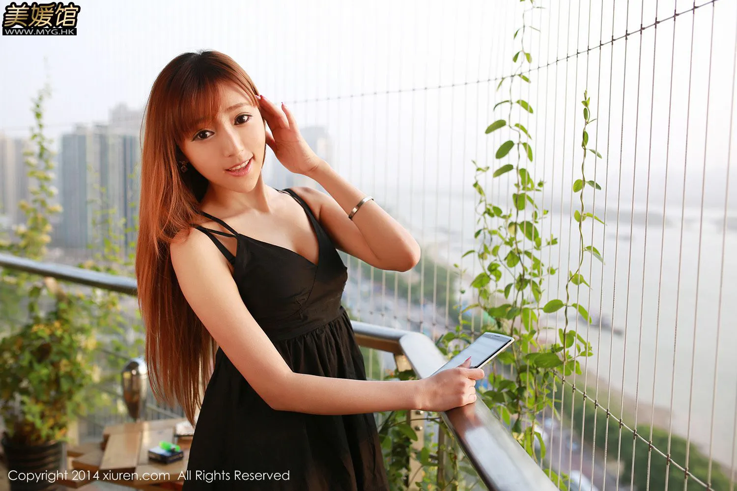  王馨瑤Yanni《驰为数码宣传片》 秀人网 No.135第20张