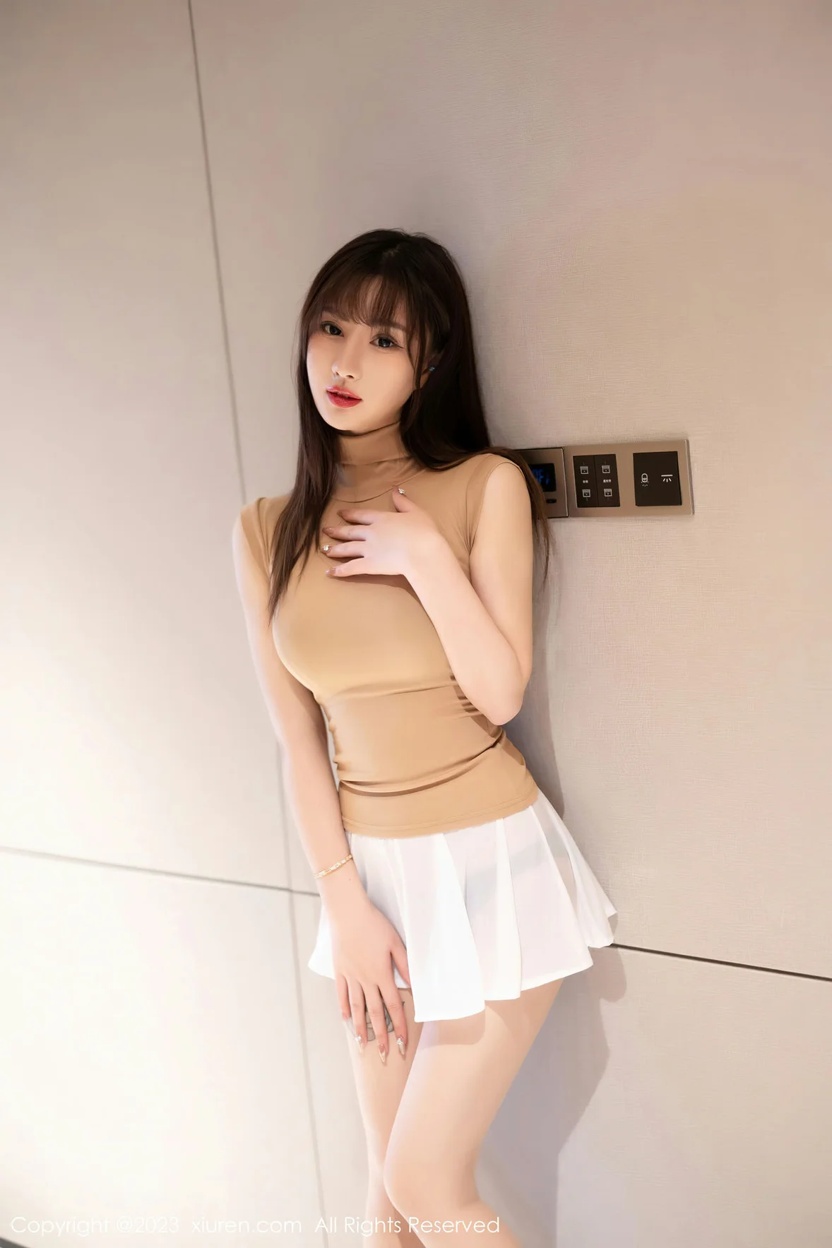  XiuRen 秀人 No.7013 张欣欣 诱人原色丝袜海南岛旅拍 [83P]第1张