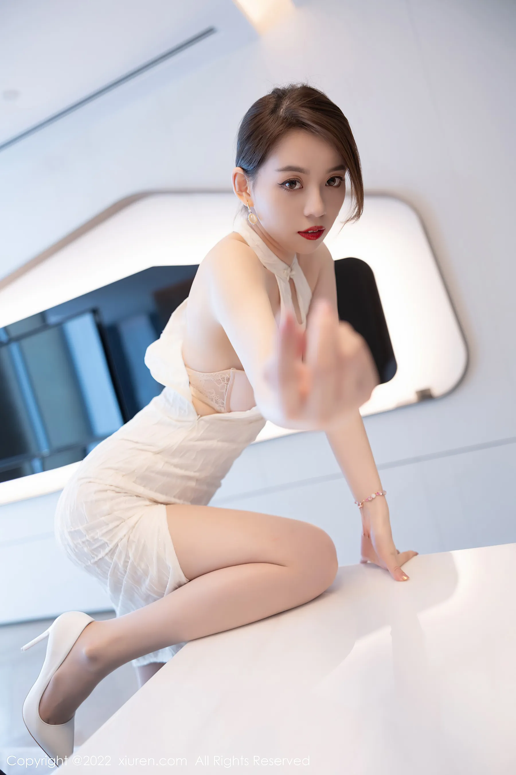 秀人网 No.4691 言沫 连衣裙丝袜写真第24张