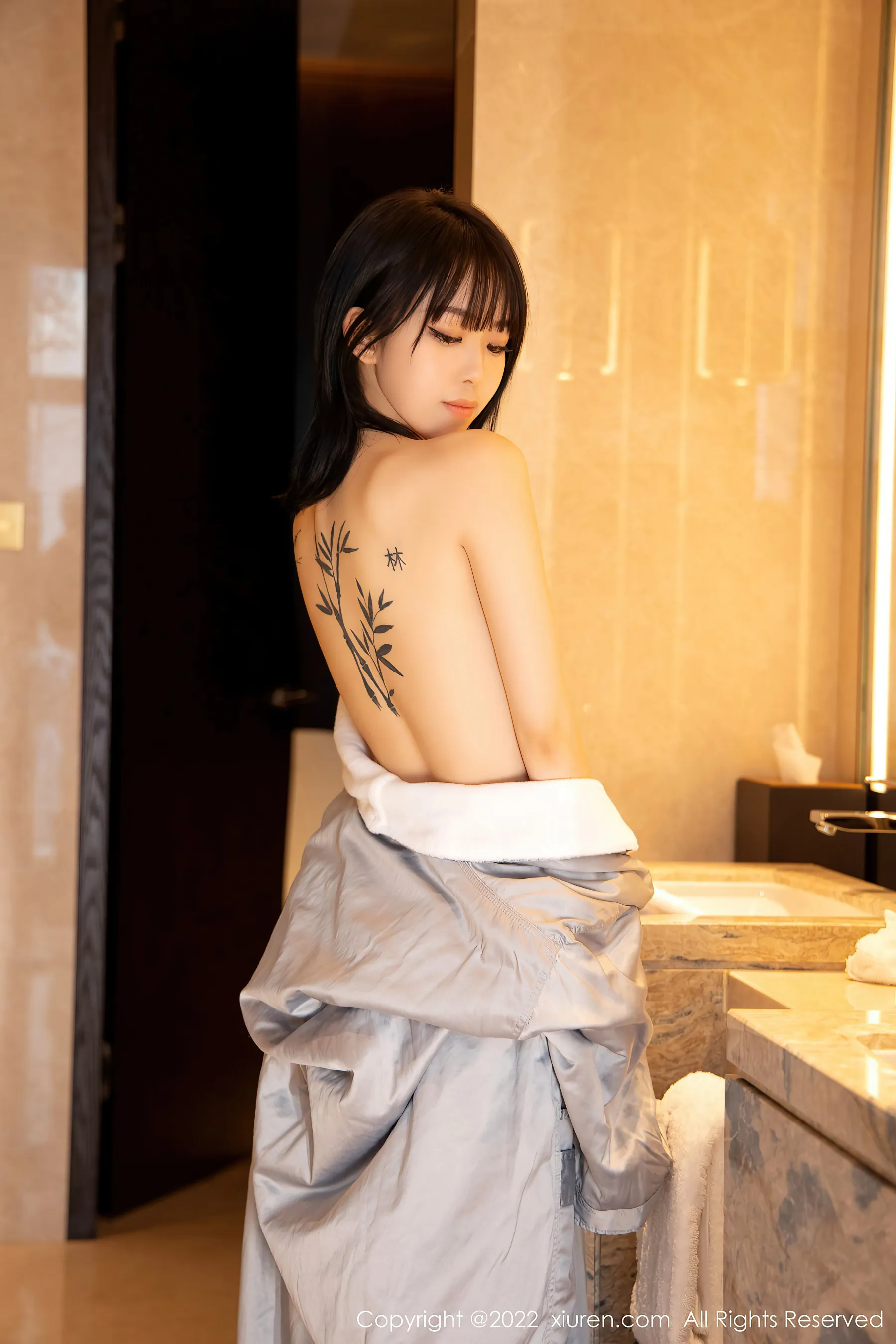  秀人网 No.4664 奶瓶. 美腿清纯大学生写真第1张