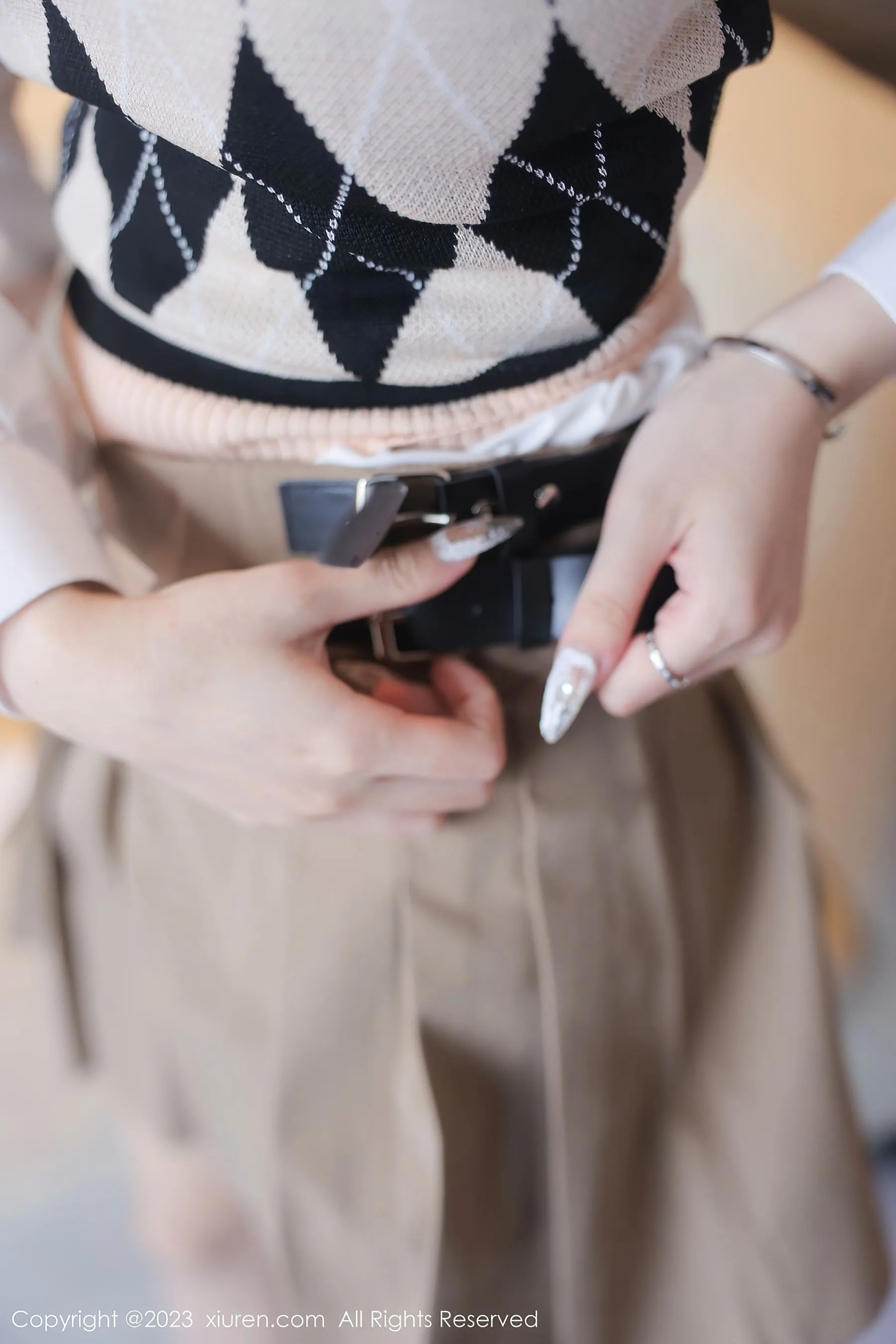  秀人网 No.6329 谢小蒽 短裙美腿第32张