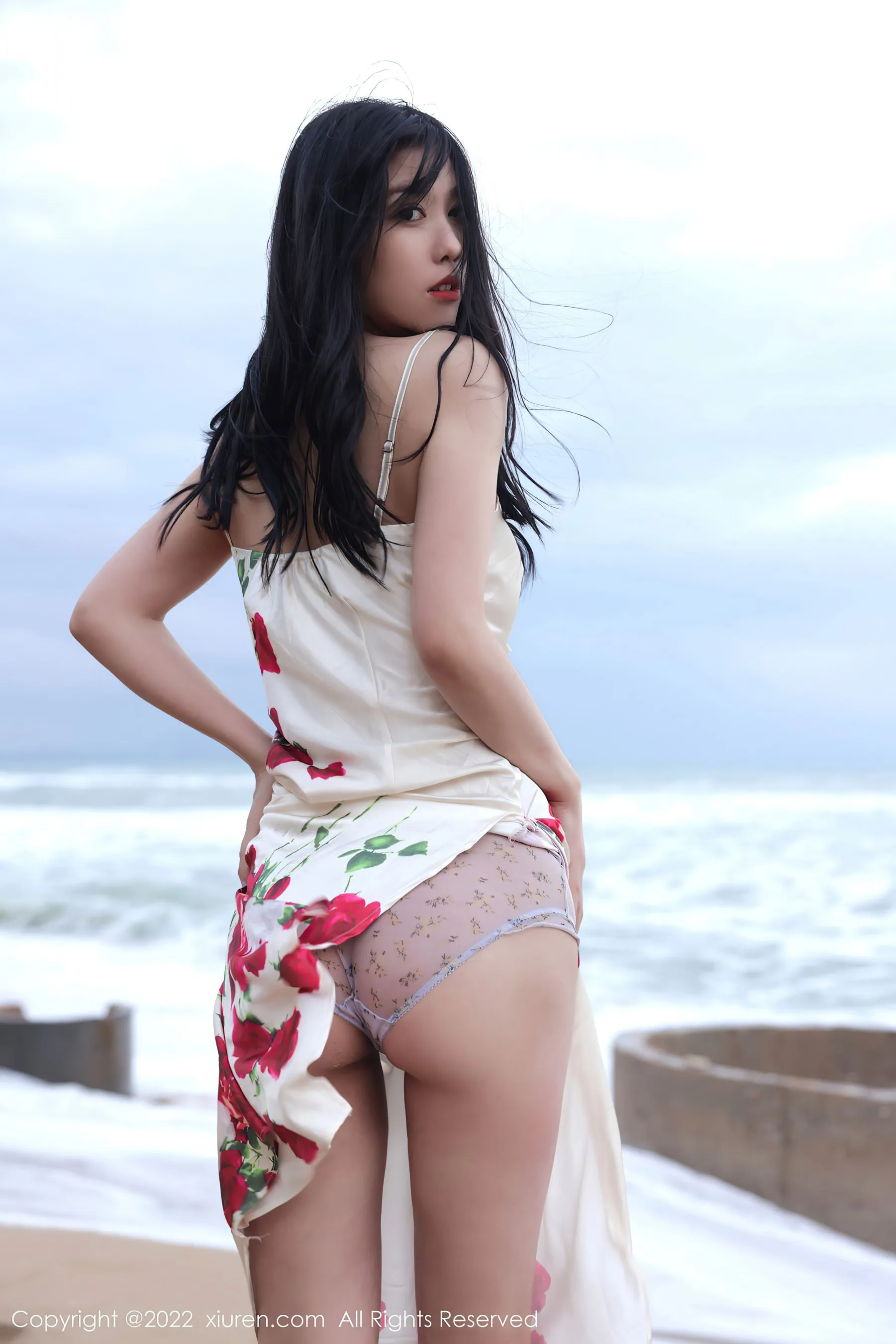  秀人网 No.4915 李雅柔182CM 海边美女性感写真第4张