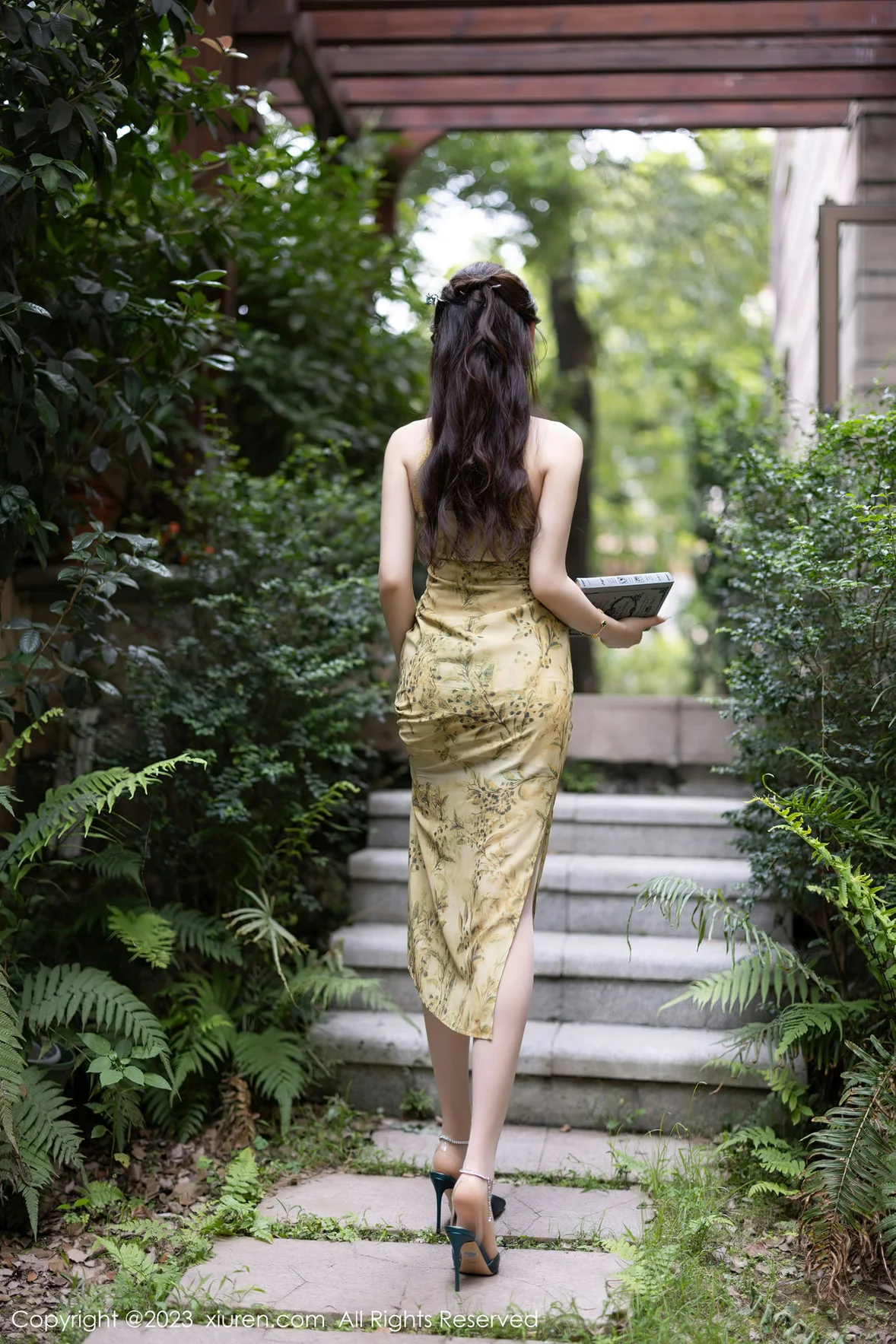  XiuRen 秀人 No.7083 徐莉芝Booty 欧式文艺风性感写真 [82P]第2张