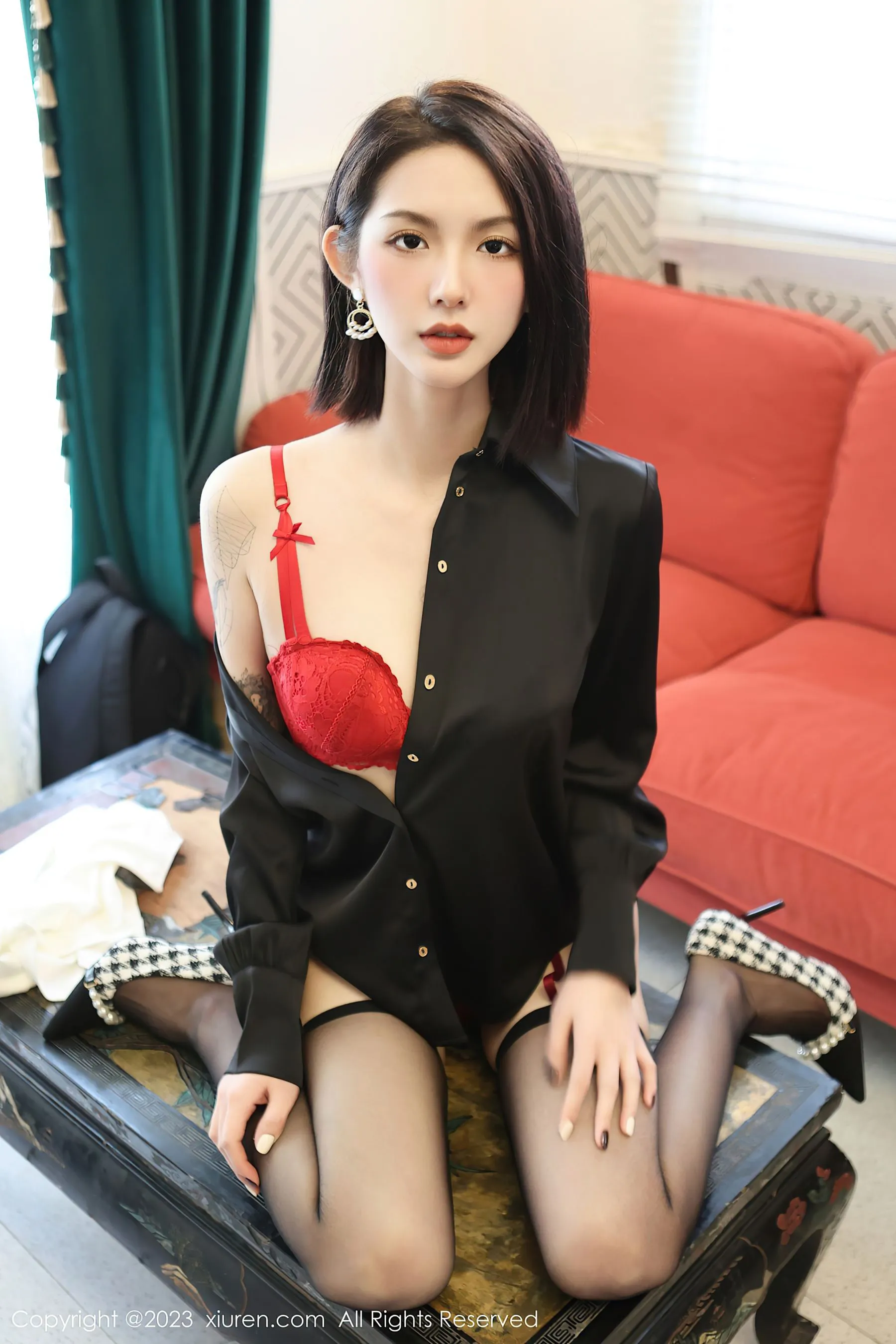  秀人网 No.6356 乔一一 黑丝短裙第4张