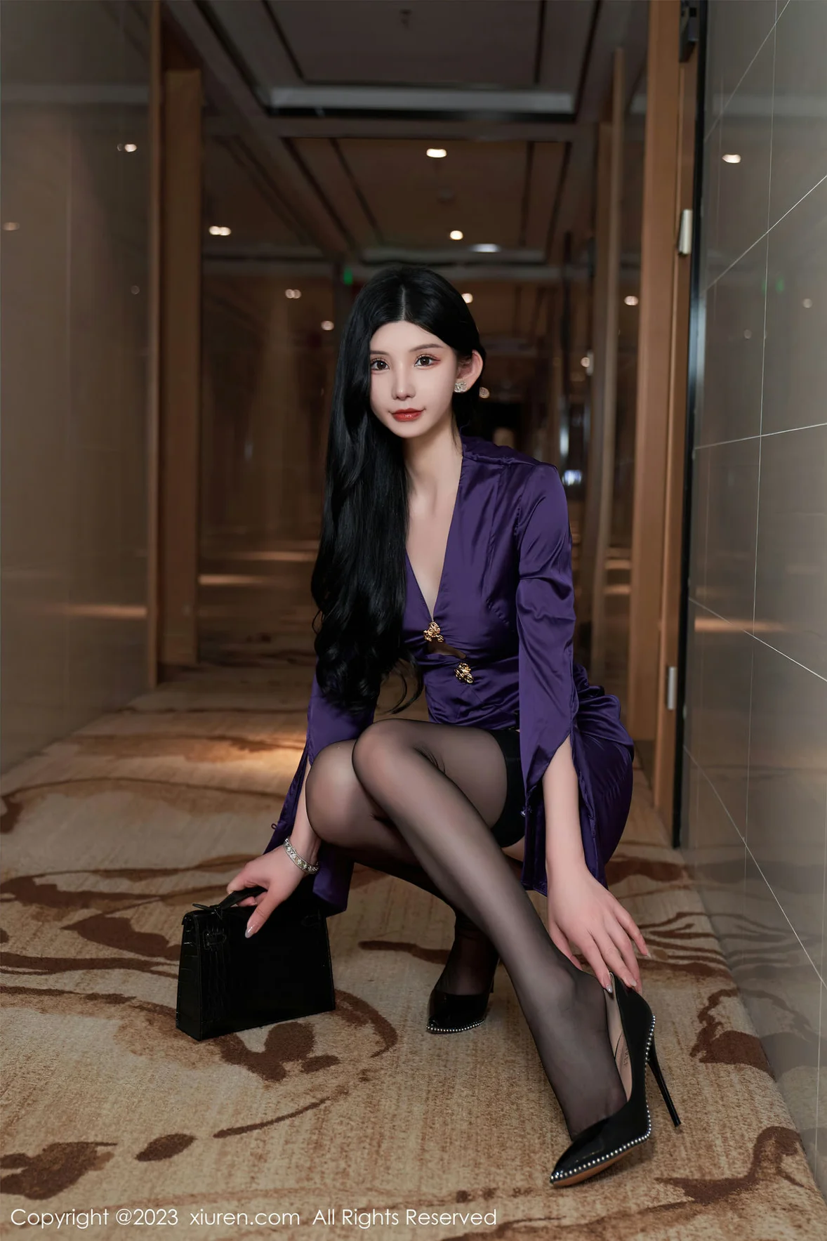  秀人网 No.7398 周于希Sally 主题《老公说，紫色很有韵味》厦门旅拍 [93P]第7张