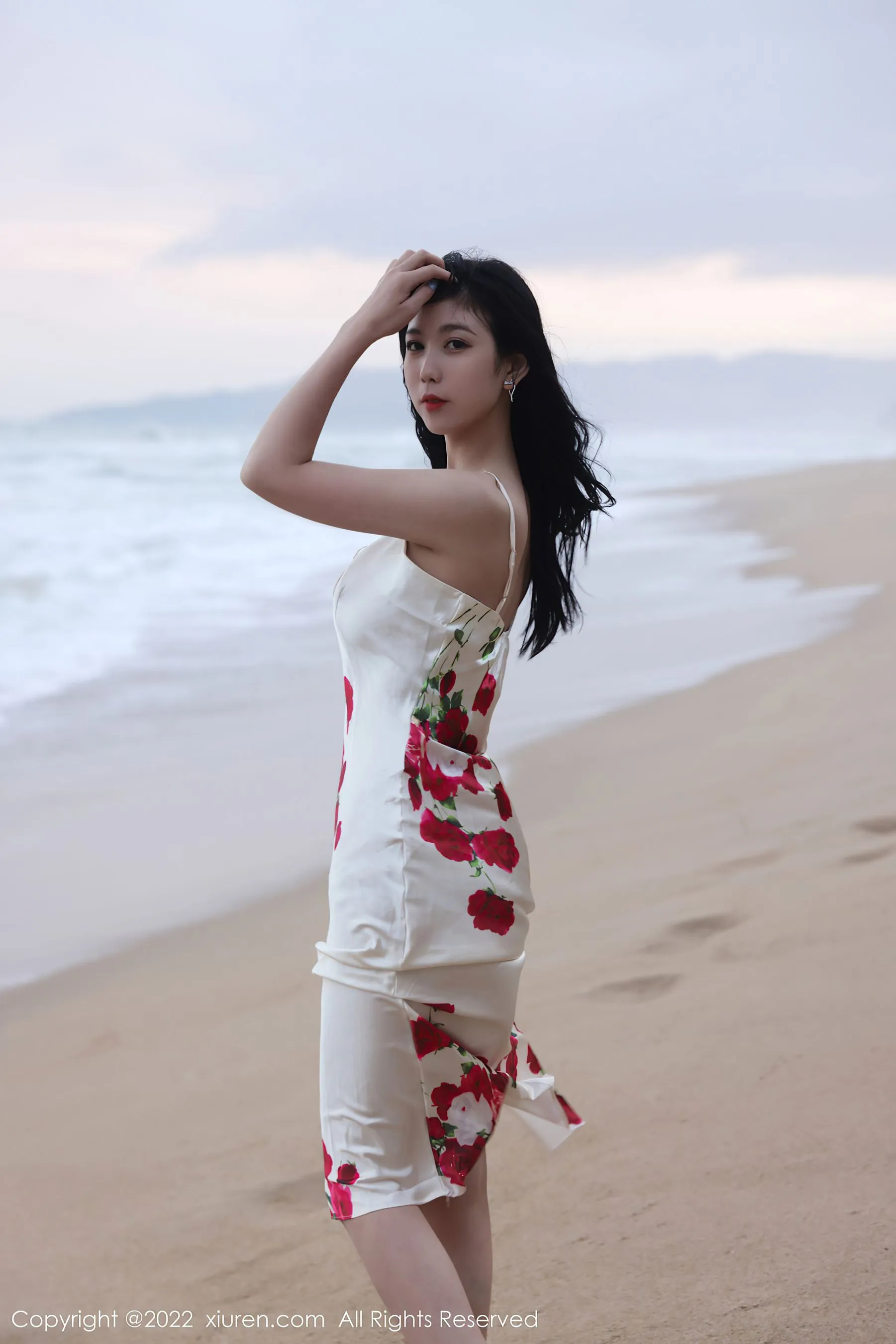  秀人网 No.4915 李雅柔182CM 海边美女性感写真第3张