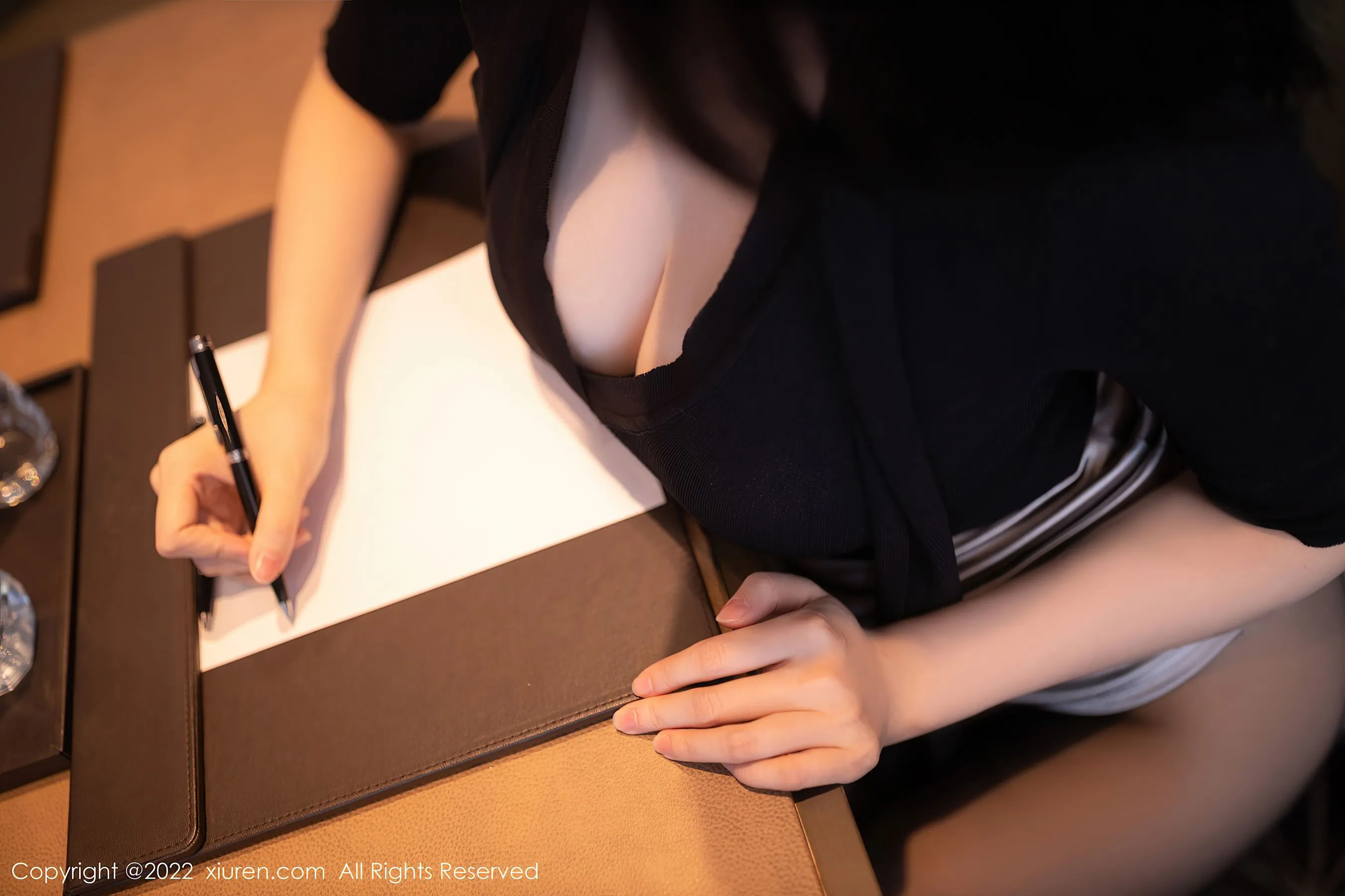  秀人网 No.5756 安然anran 短裙美腿第1张