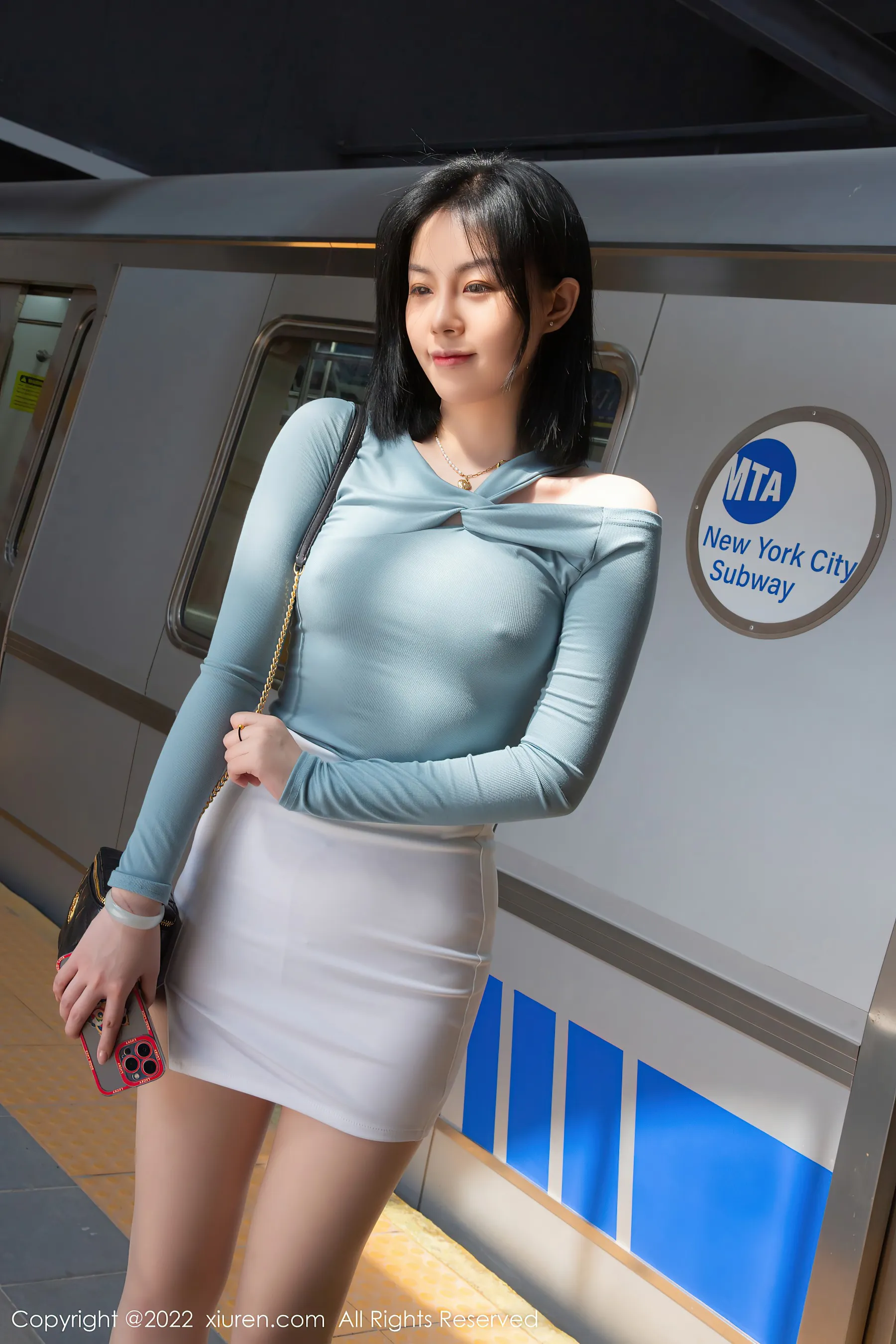 秀人网 No.4702 一颗甜蛋黄a 丝袜短裙写真第11张