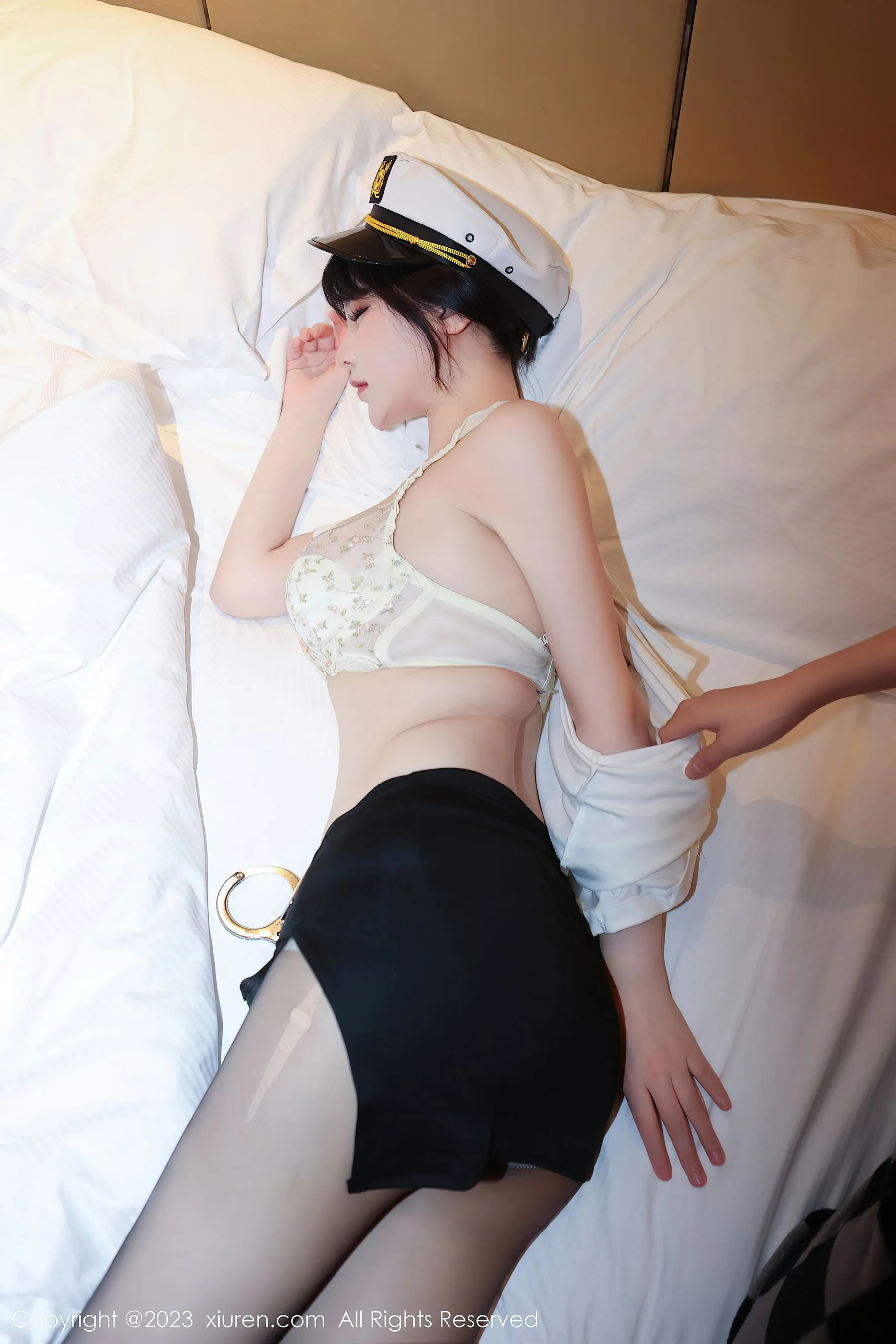  秀人网 No.6328 桃桃子_ 制服短裙第3张