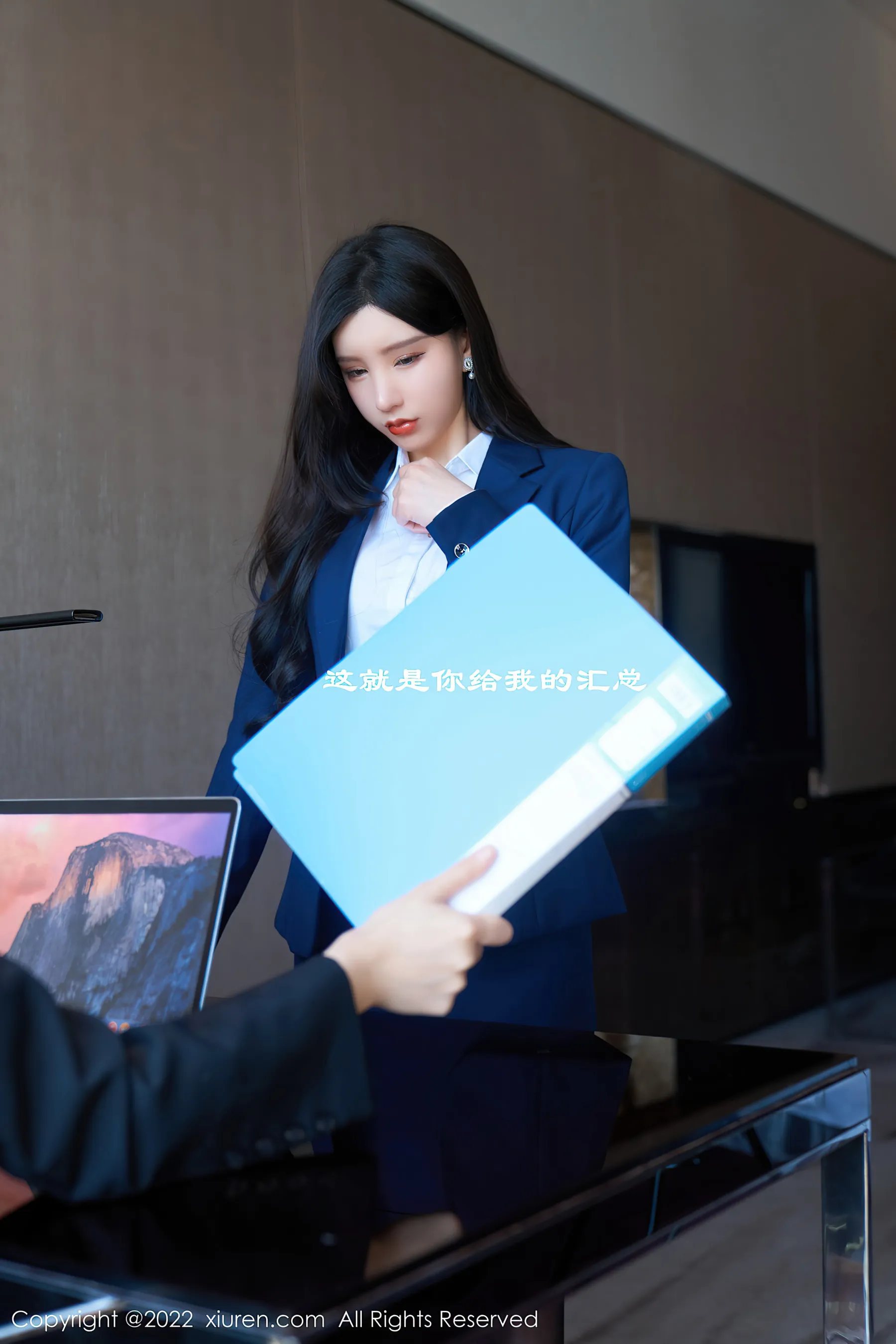  秀人网 No.4708 周于希Sally OL美女黑丝美腿写真第16张