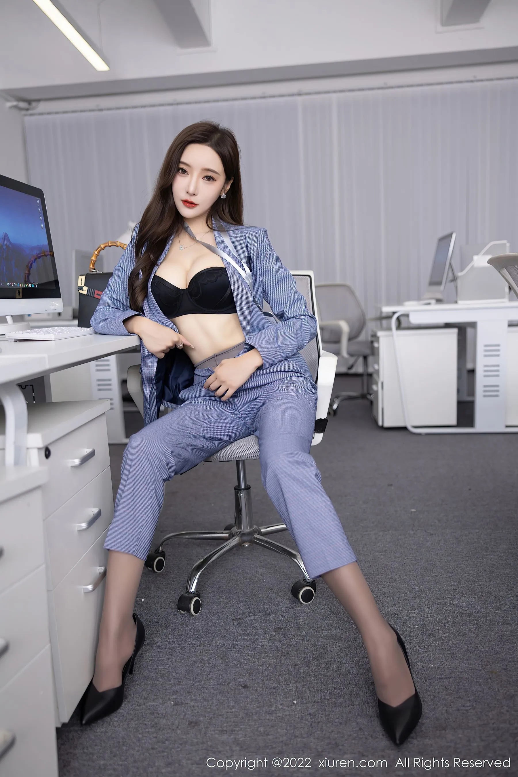  秀人网 No.5629 王馨瑶yanni Ol职业装第23张