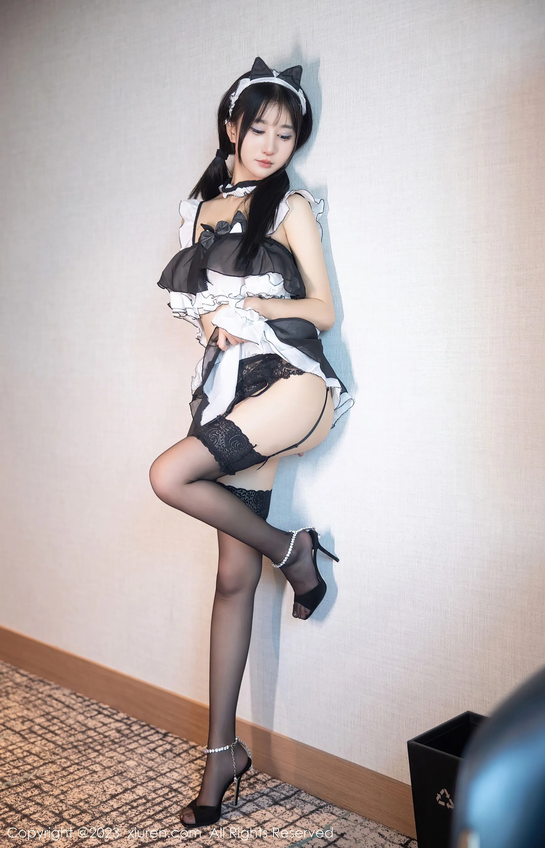  秀人网 No.6795 小果冻儿 黑丝美腿第1张