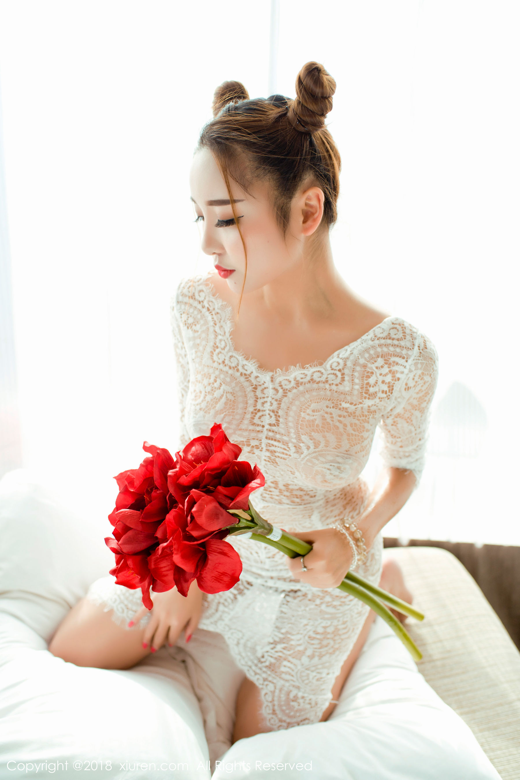  李梓熙《性感E罩杯巨乳美女》 秀人网XIUREN No.985