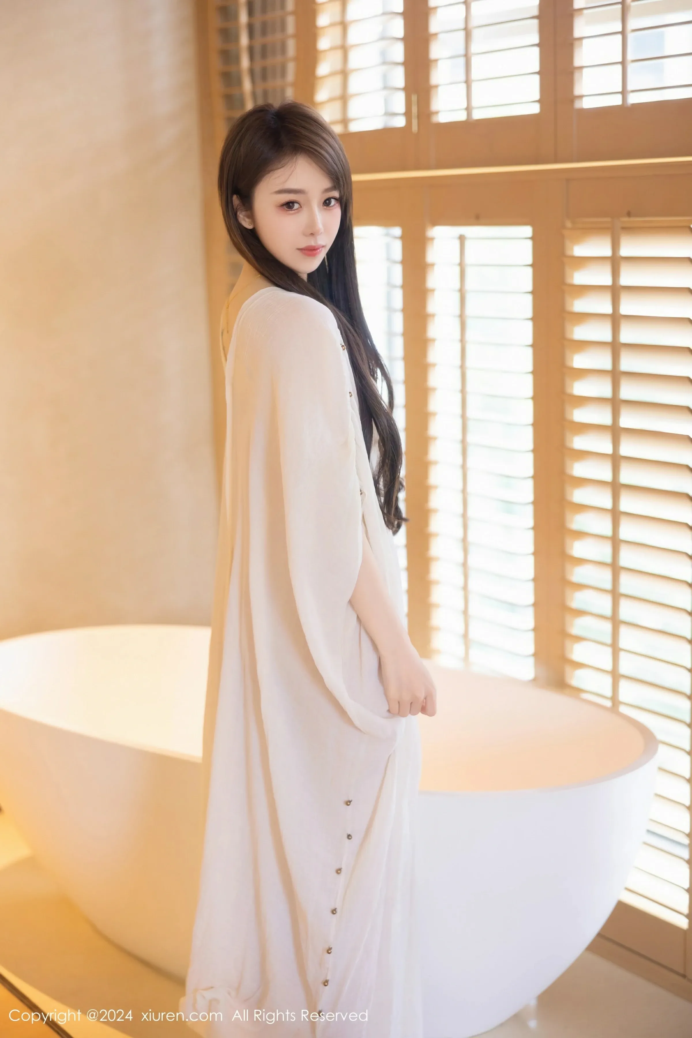  XiuRen 秀人 No.8842 夏竹 新人模特 [83P]第1张