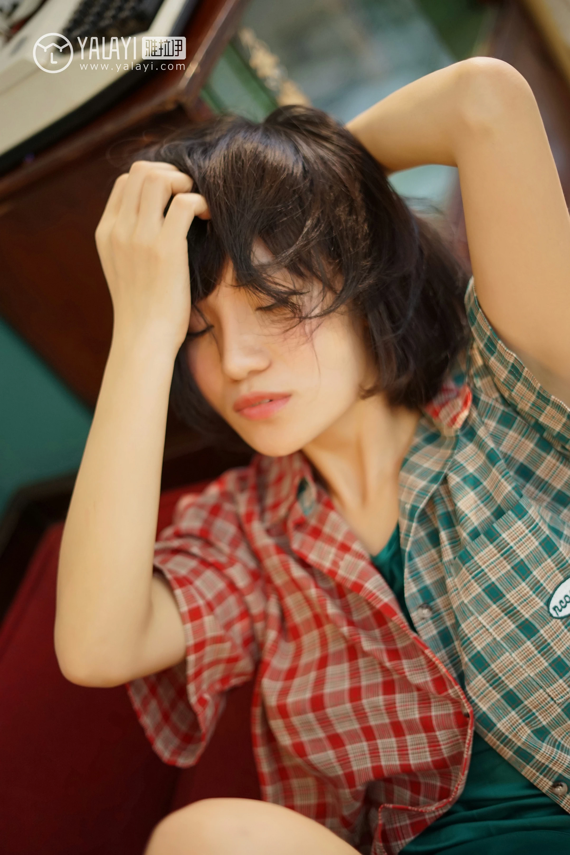 [YALAYI雅拉伊]NO.033 堕落天使 多香子 红色衬衫加吊带睡衣性感私房写真集第8张