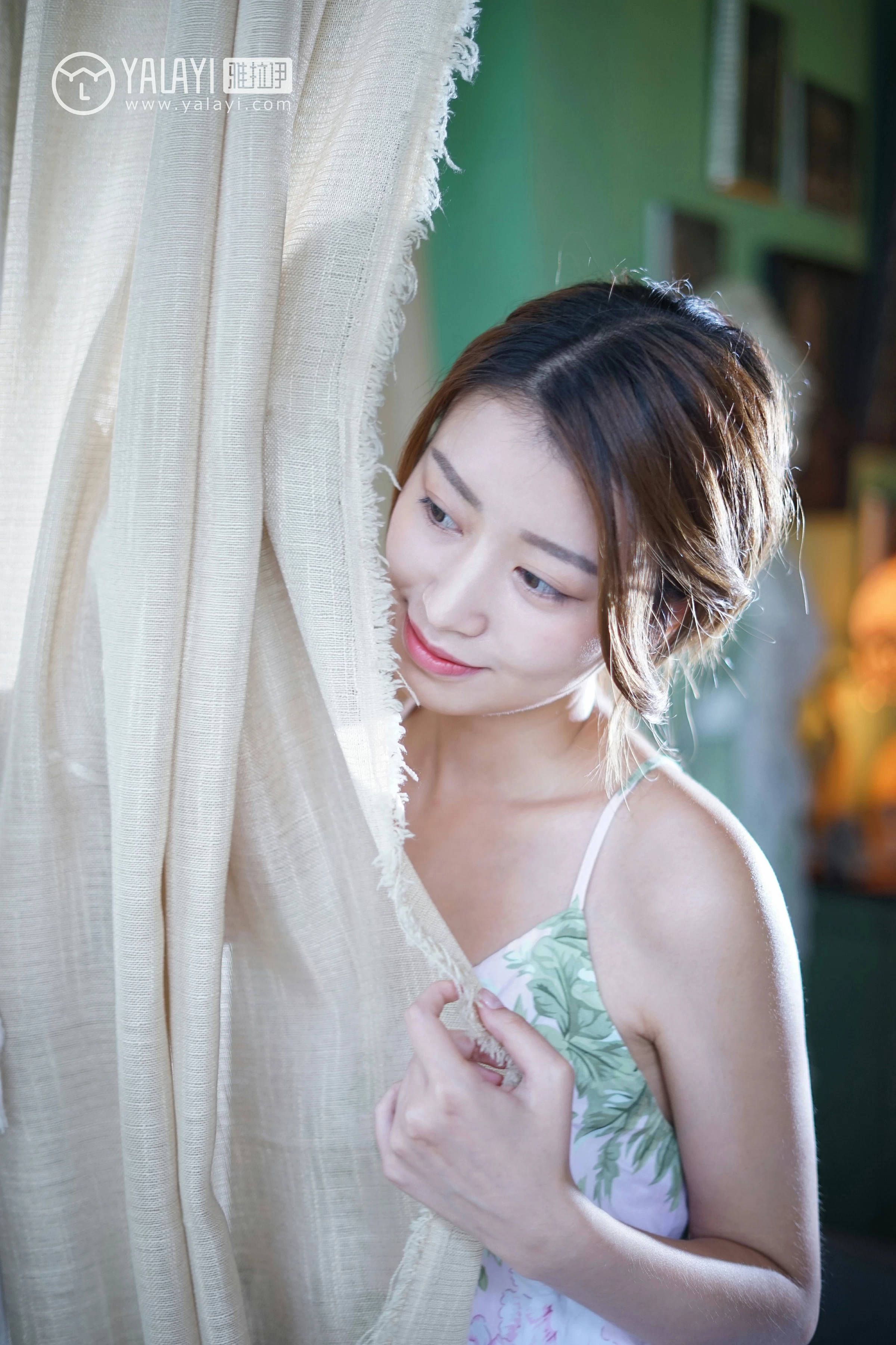 [YALAYI雅拉伊]NO.035 下雨天你在思念谁 饰媛 红色睡衣加粉色吊带连衣裙性感私房写真集第12张