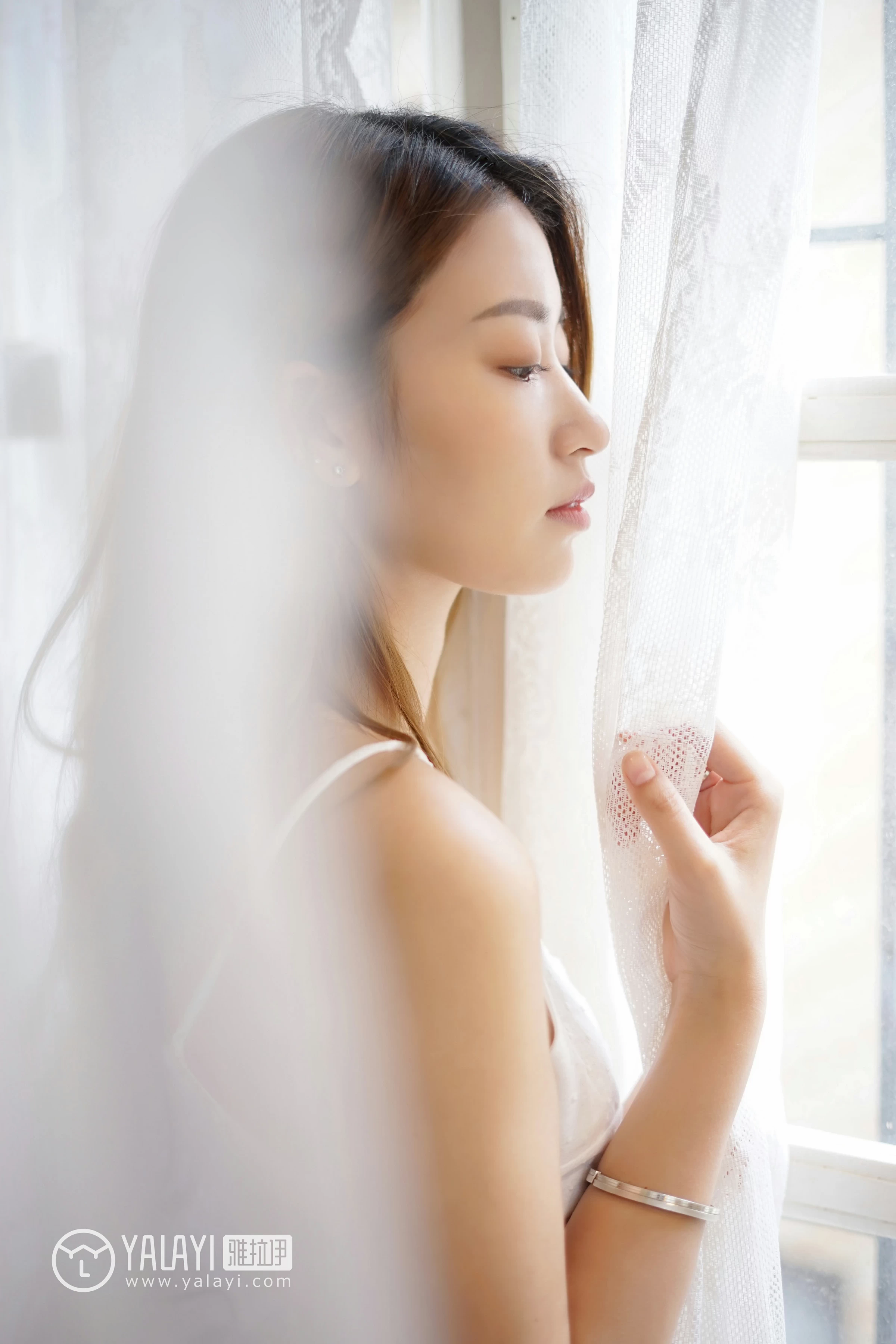 [YALAYI雅拉伊]NO.037 午后阳光 饰媛 白色吊带蕾丝连衣裙性感私房写真集第10张