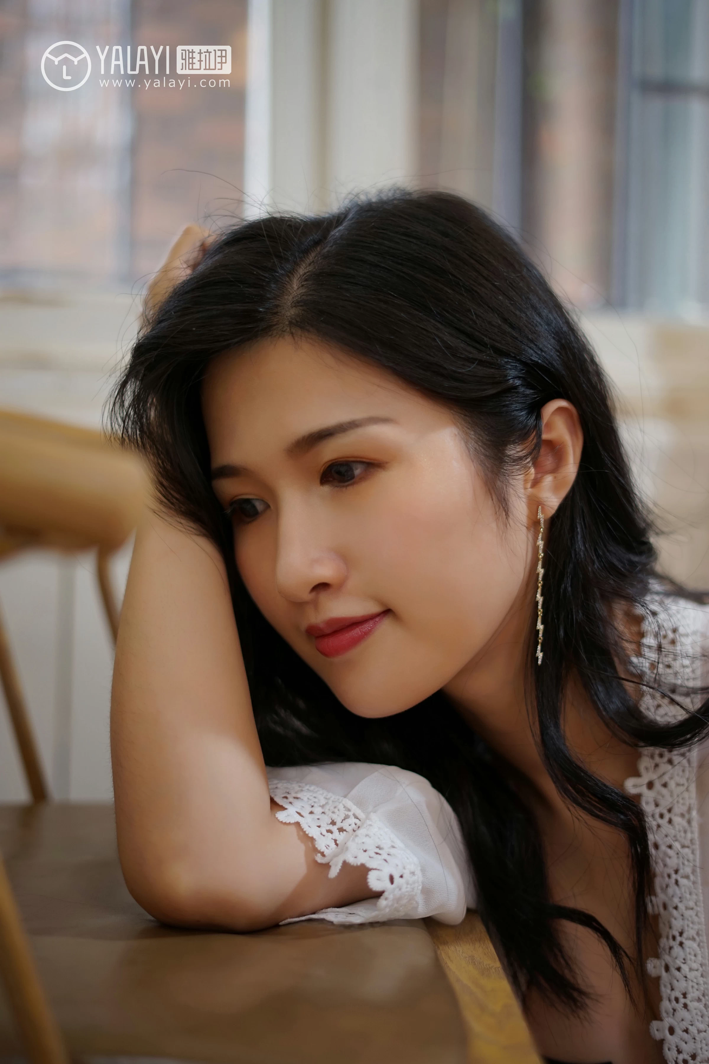 [YALAYI雅拉伊]NO.038 无声演奏 塔塔 白色吊带连衣裙与透视蕾丝睡衣加黑色内衣性感私房写真集第10张