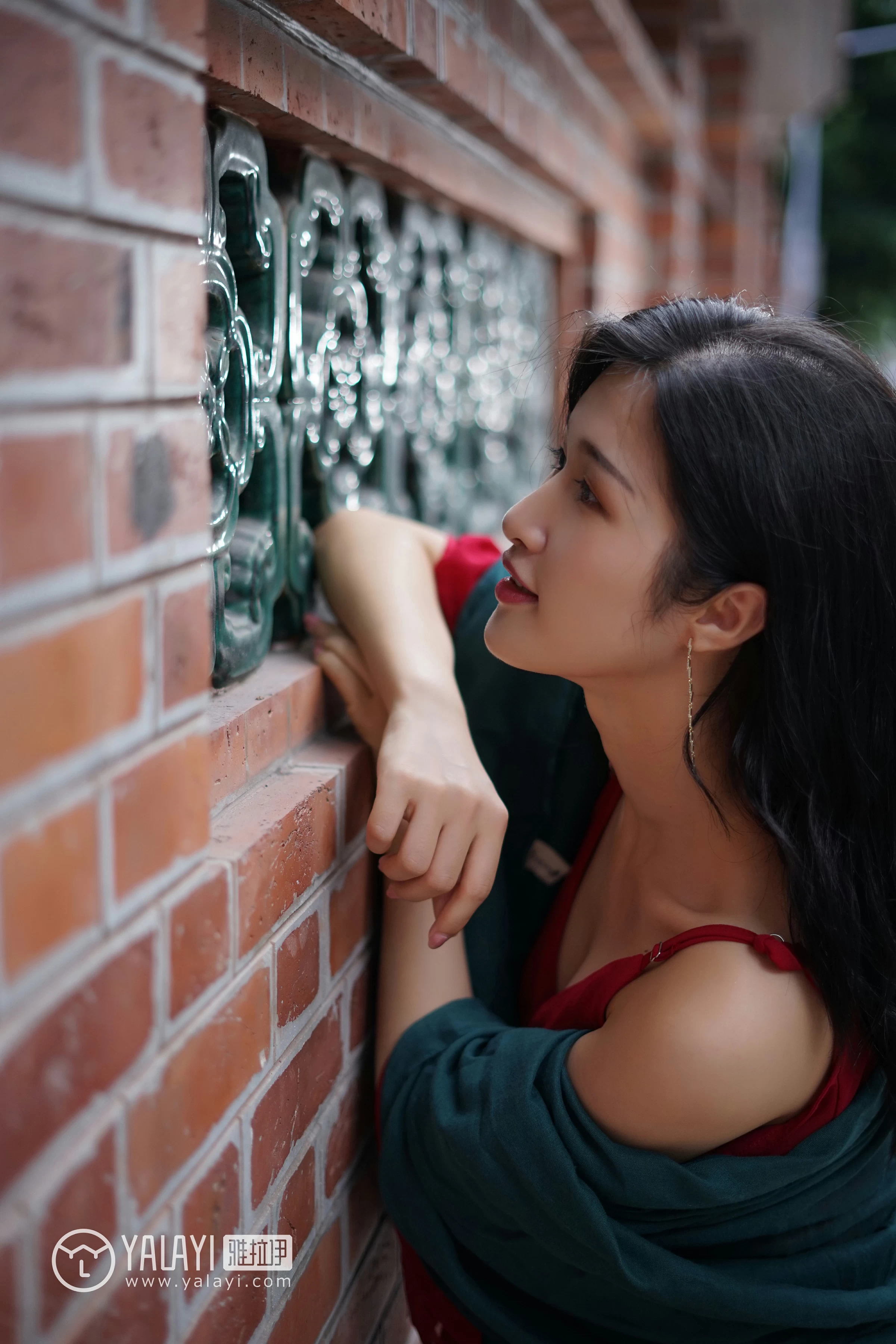 [YALAYI雅拉伊]NO.040 浮光掠影 半梦半醒 塔塔 吊带连衣裙加粉色蕾丝内衣性感私房写真集第2张