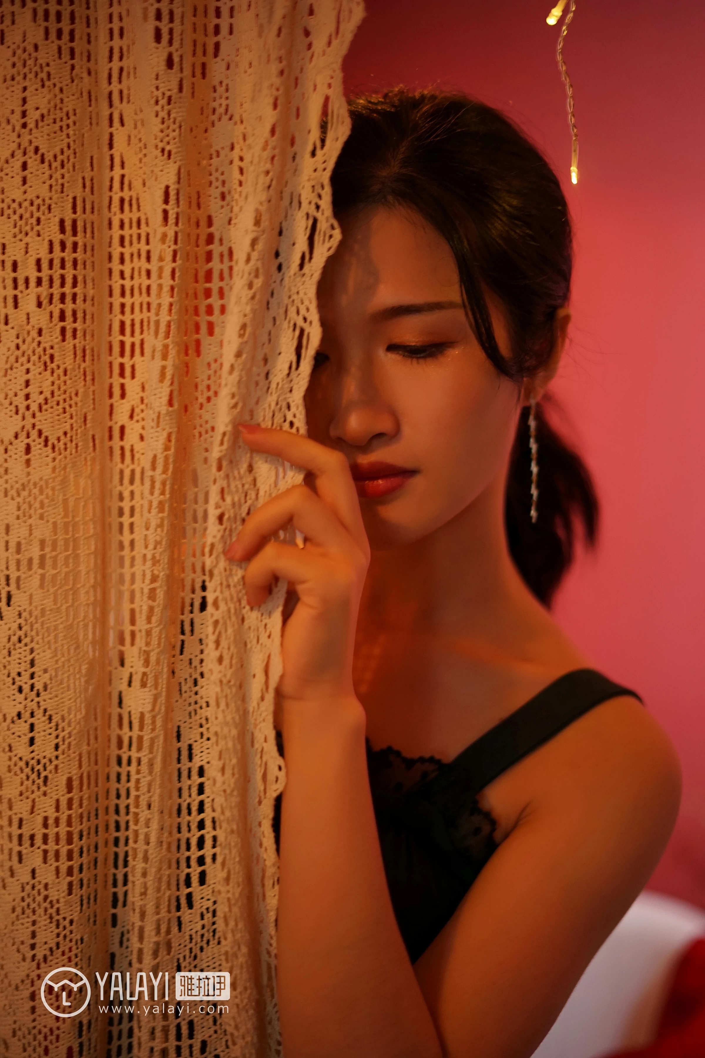 [YALAYI雅拉伊]NO.040 浮光掠影 半梦半醒 塔塔 吊带连衣裙加粉色蕾丝内衣性感私房写真集第6张