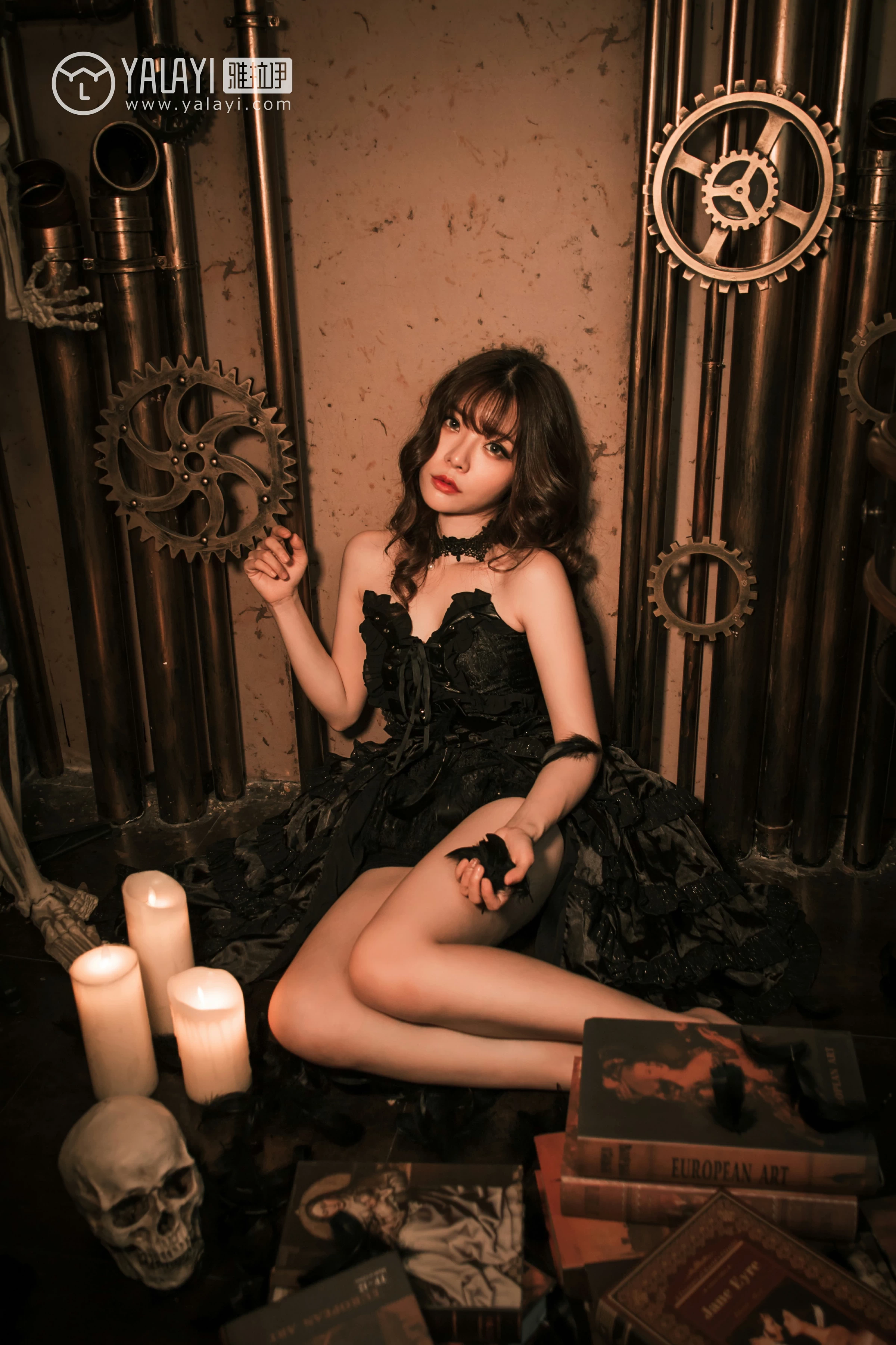 [YALAYI雅拉伊]NO.046 洛丽塔 阳阳 黑色抹胸塑身连衣裙性感私房写真集第5张