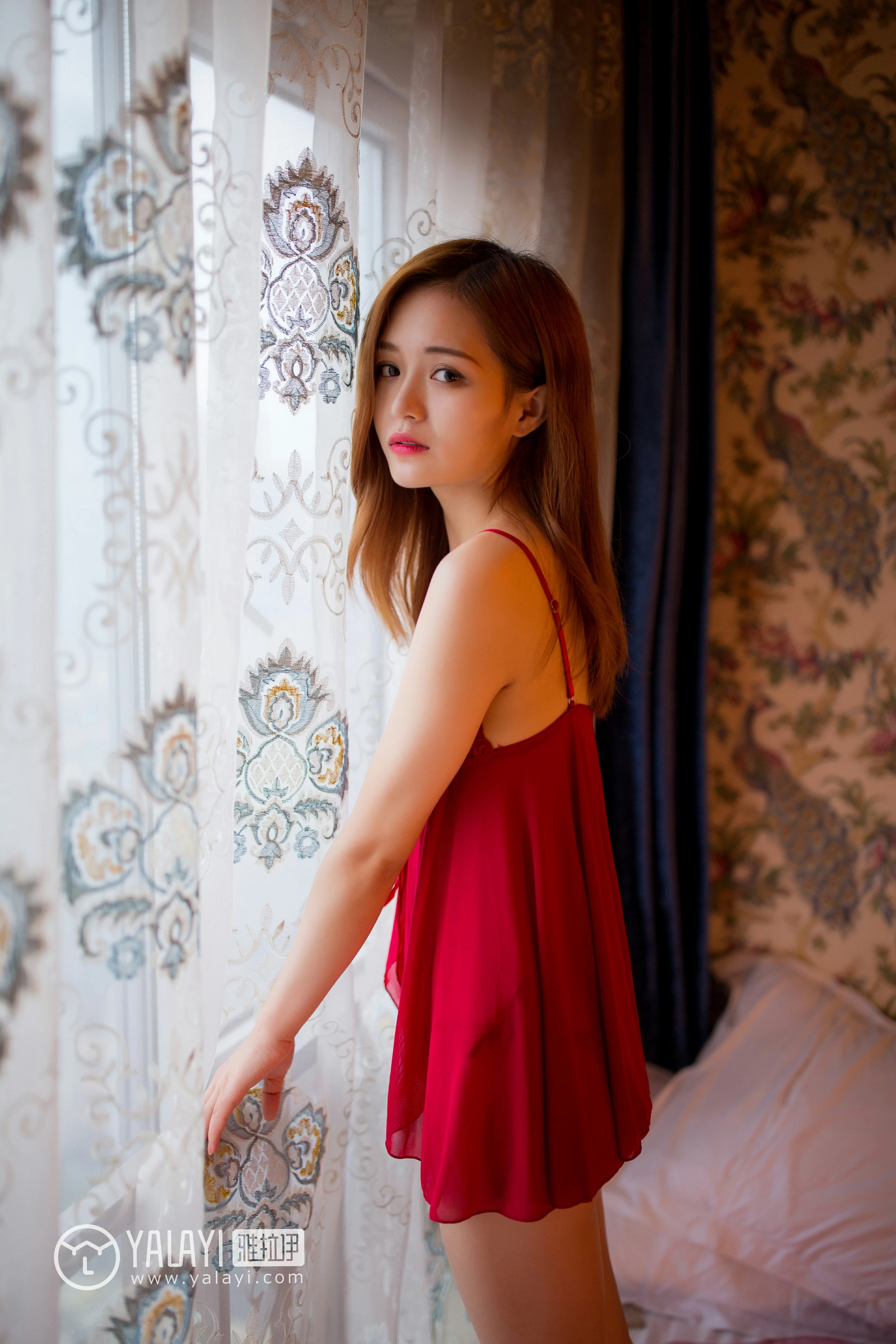[YALAYI雅拉伊]NO.044 遗落红紗 赵欣怡 红色吊带蕾丝睡衣裙性感私房写真集第6张