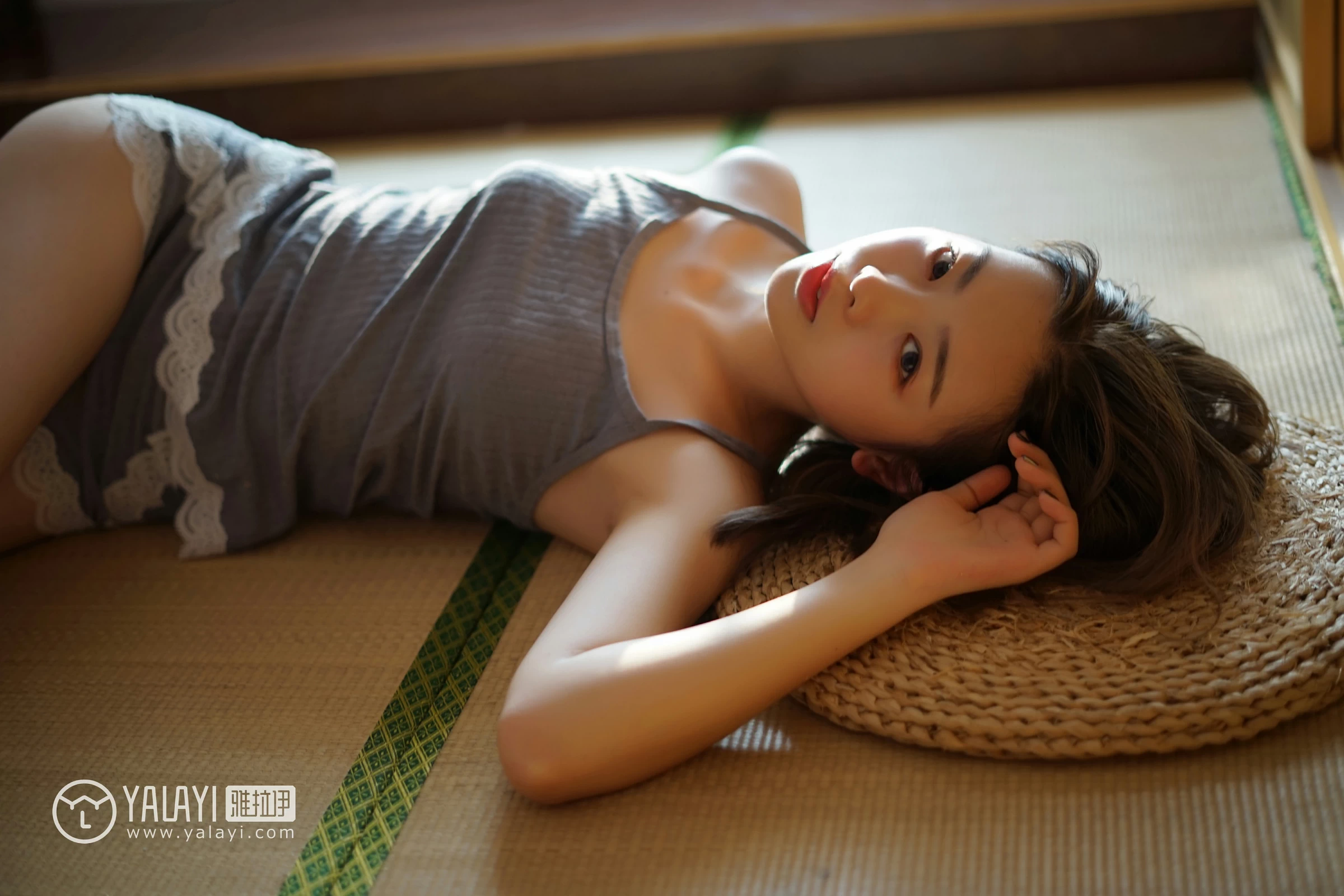 [YALAYI雅拉伊]NO.053 要有光 严冰冰 黑色透视睡衣加白色情趣镂空内衣性感私房写真集第14张