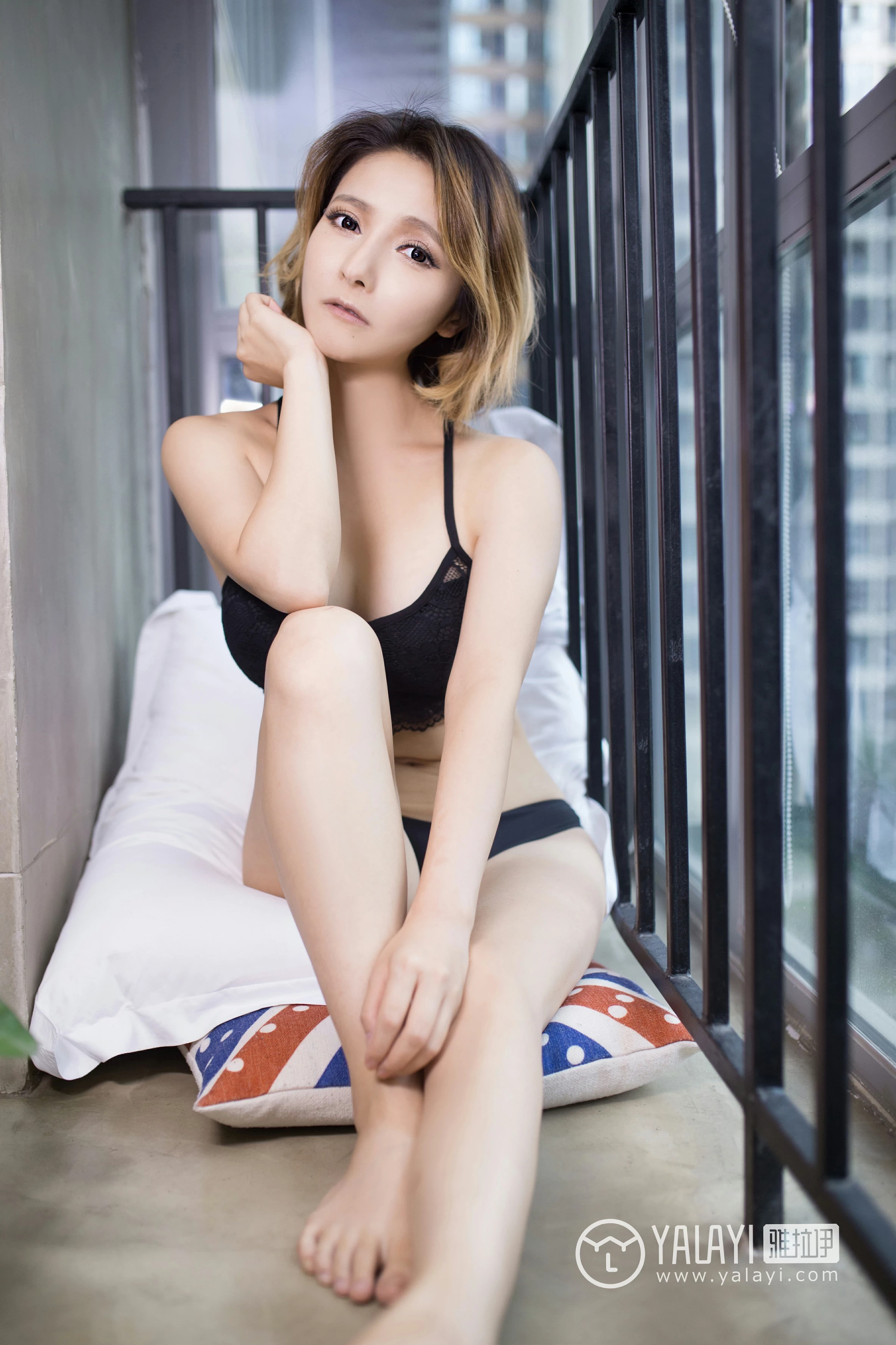[YALAYI雅拉伊]NO.056 光明的幻象 悠悠酱 短袖衬衫与黑色内衣加蕾丝短裤性感私房写真集第14张