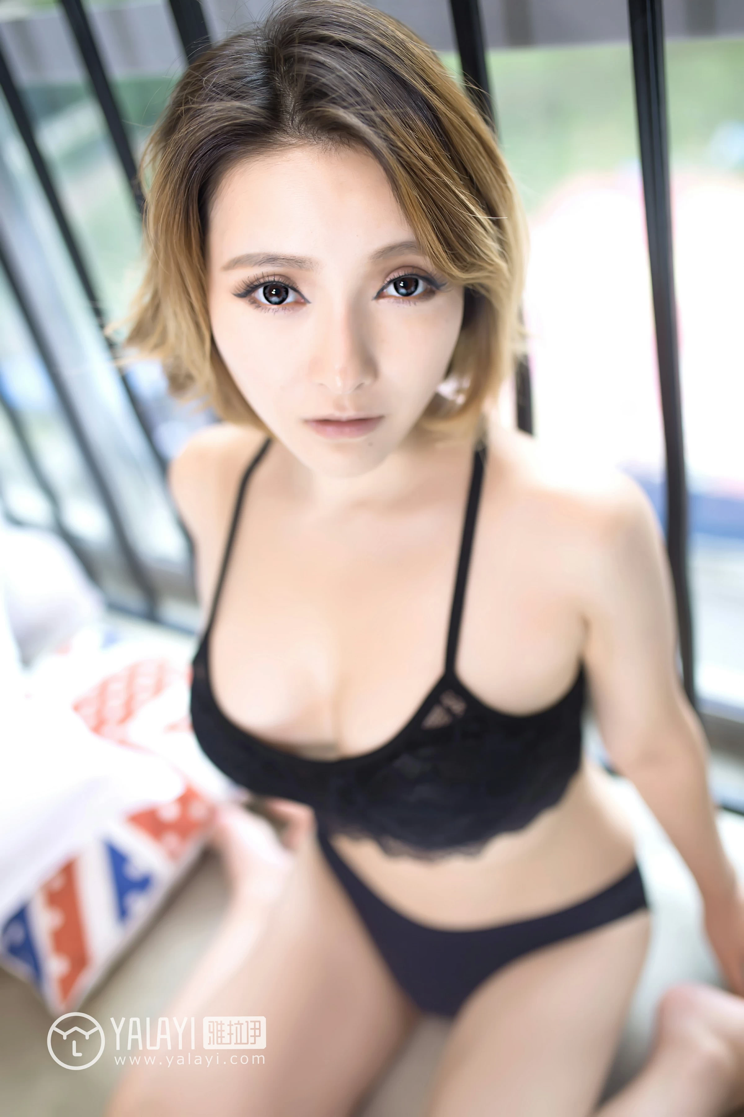 [YALAYI雅拉伊]NO.056 光明的幻象 悠悠酱 短袖衬衫与黑色内衣加蕾丝短裤性感私房写真集第15张