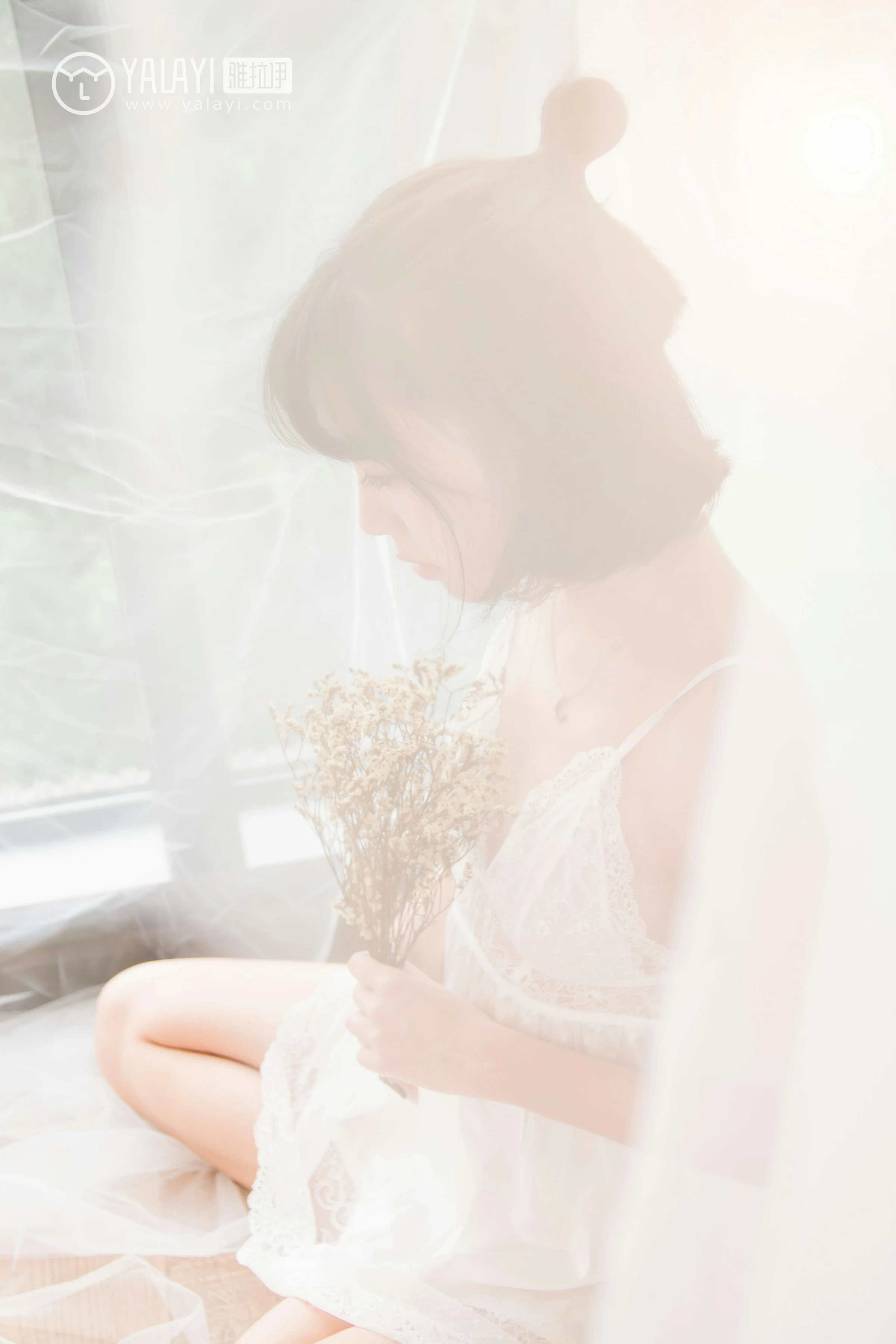 [YALAYI雅拉伊]NO.063 早晨 小杨 白色透视蕾丝连衣裙性感私房写真集第4张