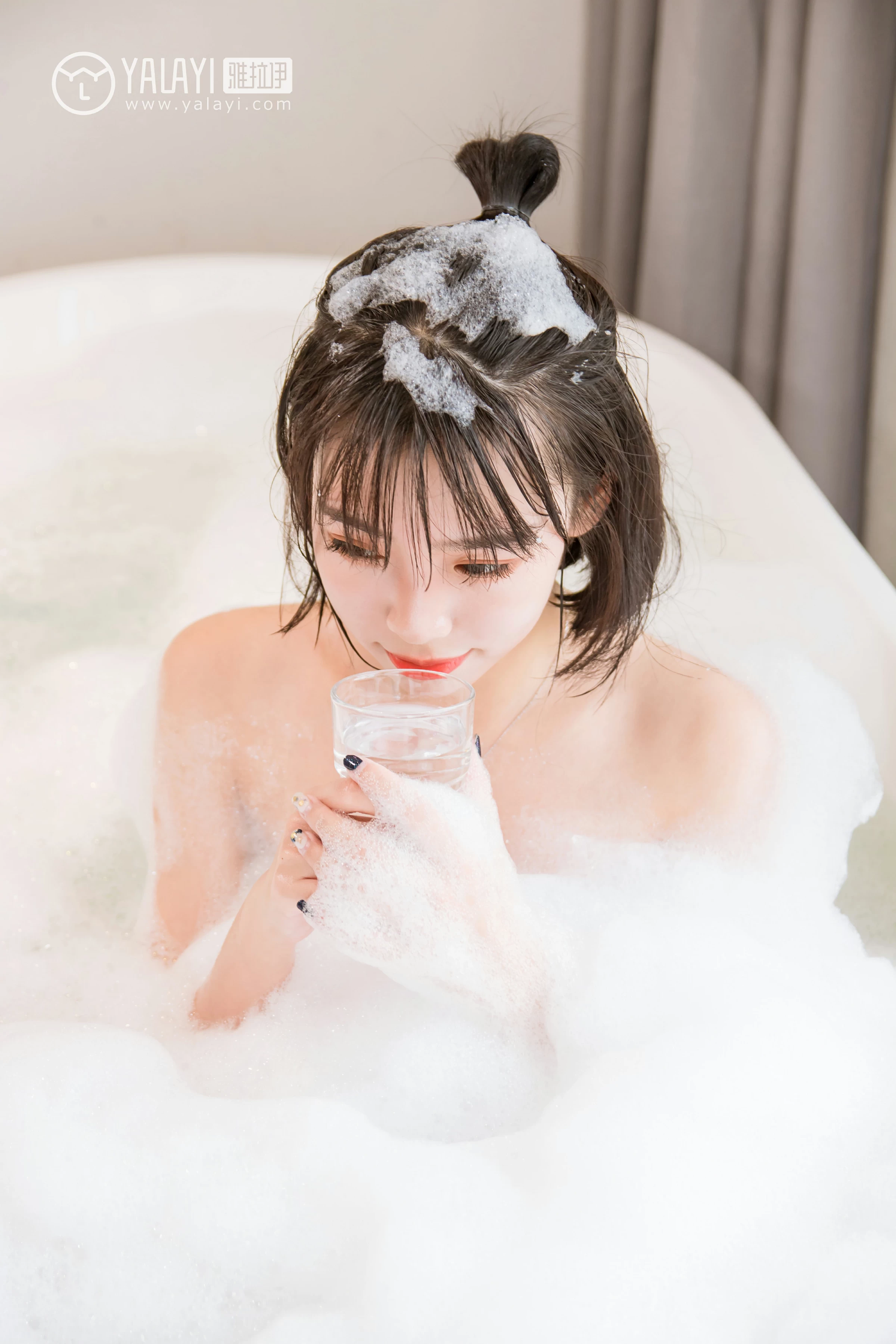 [YALAYI雅拉伊]NO.063 早晨 小杨 白色透视蕾丝连衣裙性感私房写真集第17张