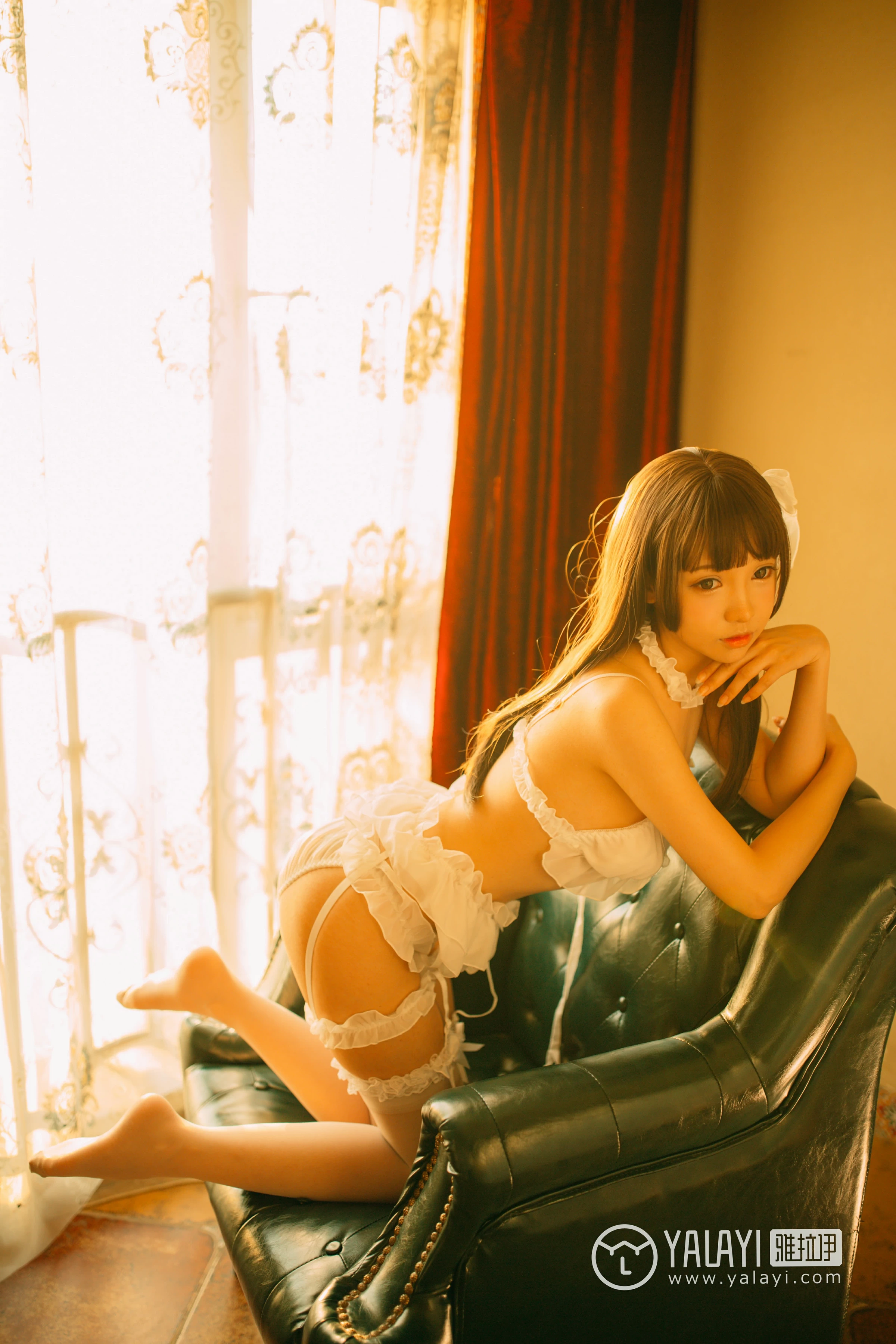 [YALAYI雅拉伊]NO.072 梦里梦外 水花儿 白色情趣内衣与短裙加白色丝袜美腿性感私房写真集第14张