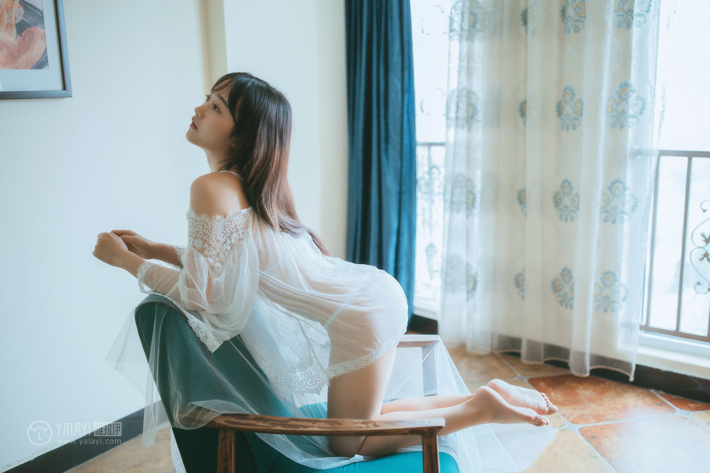 [YALAYI雅拉伊]NO.093 蓝色恋人 伊伊小仙女 白色透视睡衣加蕾丝情趣内衣性感私房写真集第2张