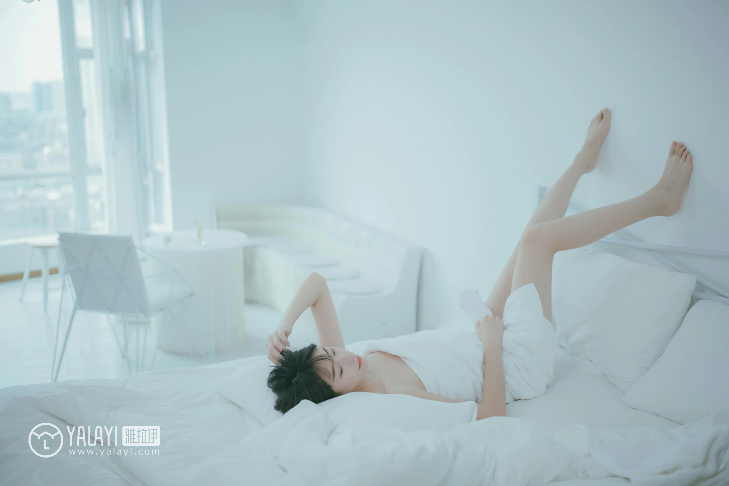 [YALAYI雅拉伊]NO.077 美丽如你 静静 白色衬衫与半裸性感玉体私房写真集第7张