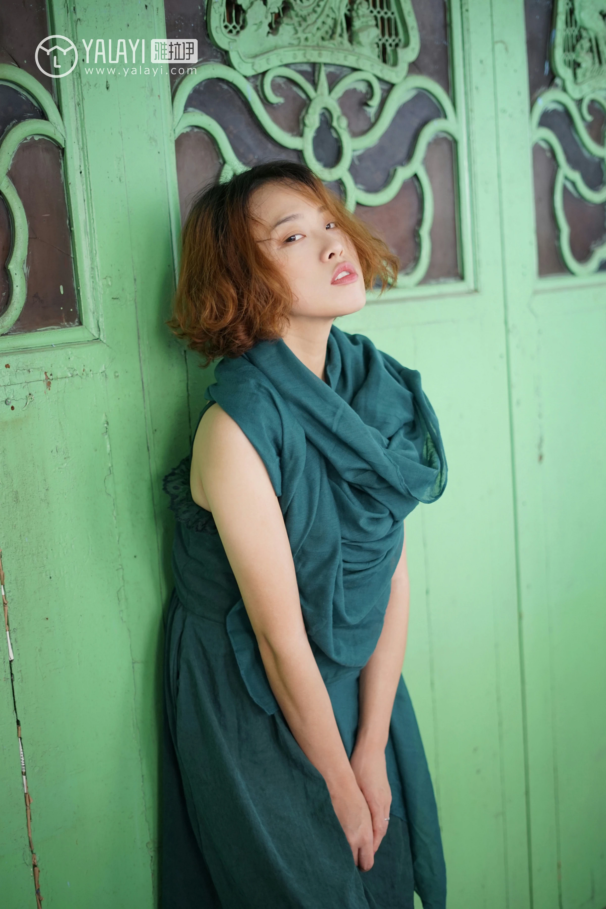 [YALAYI雅拉伊]NO.078 任朝暮 泡芙 吊带连衣裙与黑色镂空睡衣加蕾丝内衣性感私房写真集第10张