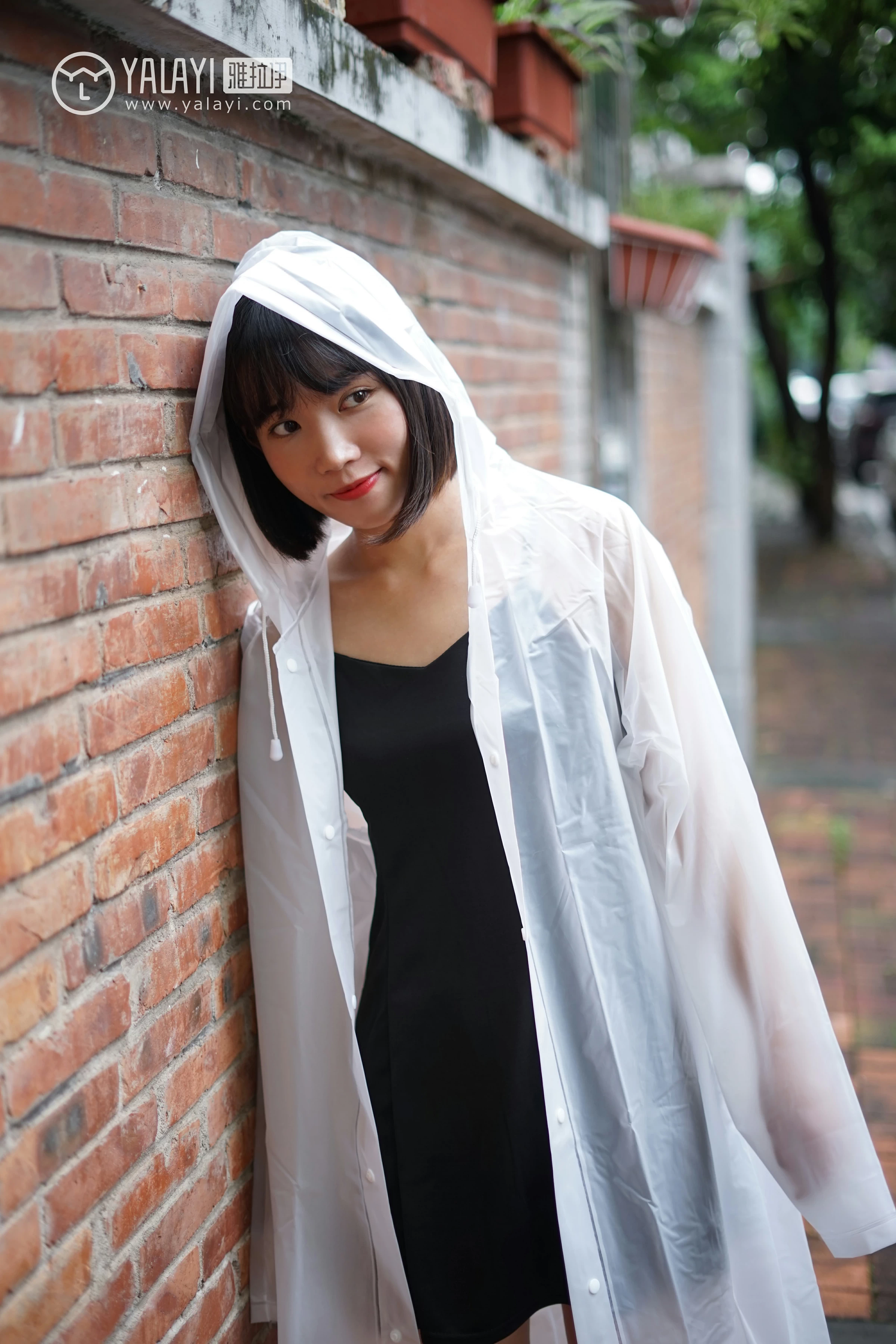 [YALAYI雅拉伊]NO.081 雨后晴空 公主小兔子 黑色吊带连衣裙与白色背心加短裤性感私房写真集第2张