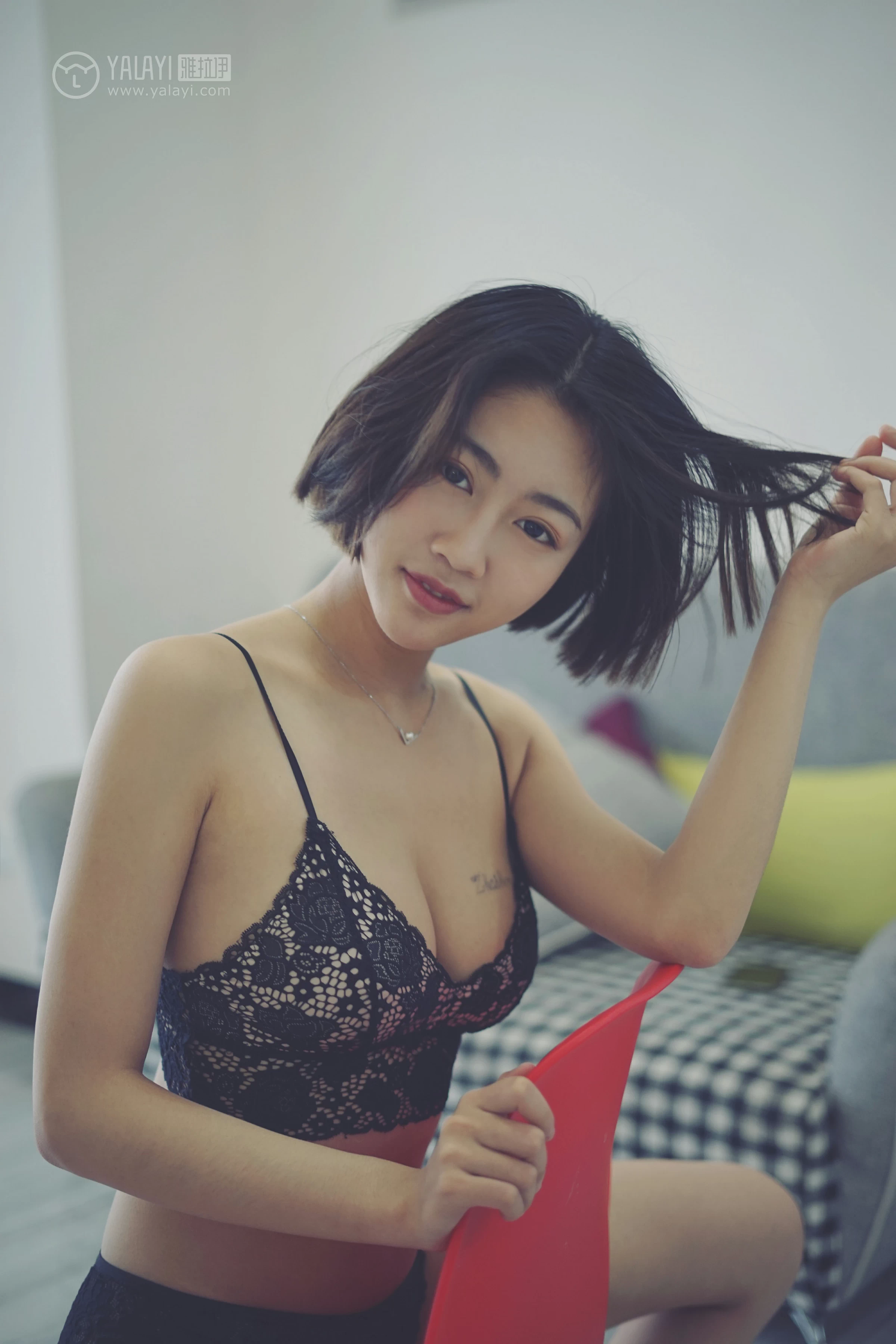 [YALAYI雅拉伊]NO.087 灯暖衣轻 肖萧 白色短袖加黑色透视蕾丝内衣性感私房写真集第12张