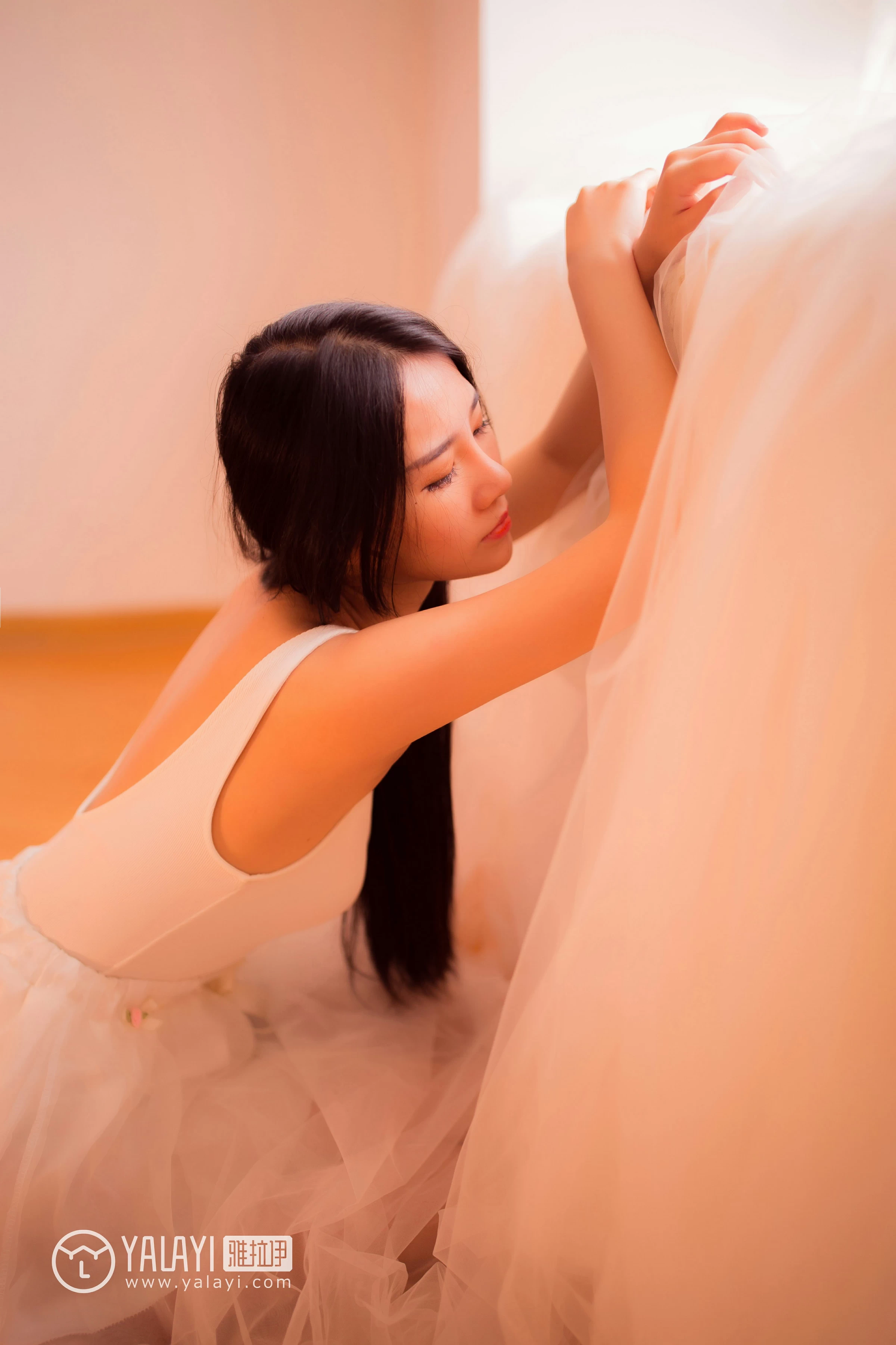 [YALAYI雅拉伊]NO.089 同一个童话 刘小美 白色吊带芭蕾舞裙性感私房写真集第11张