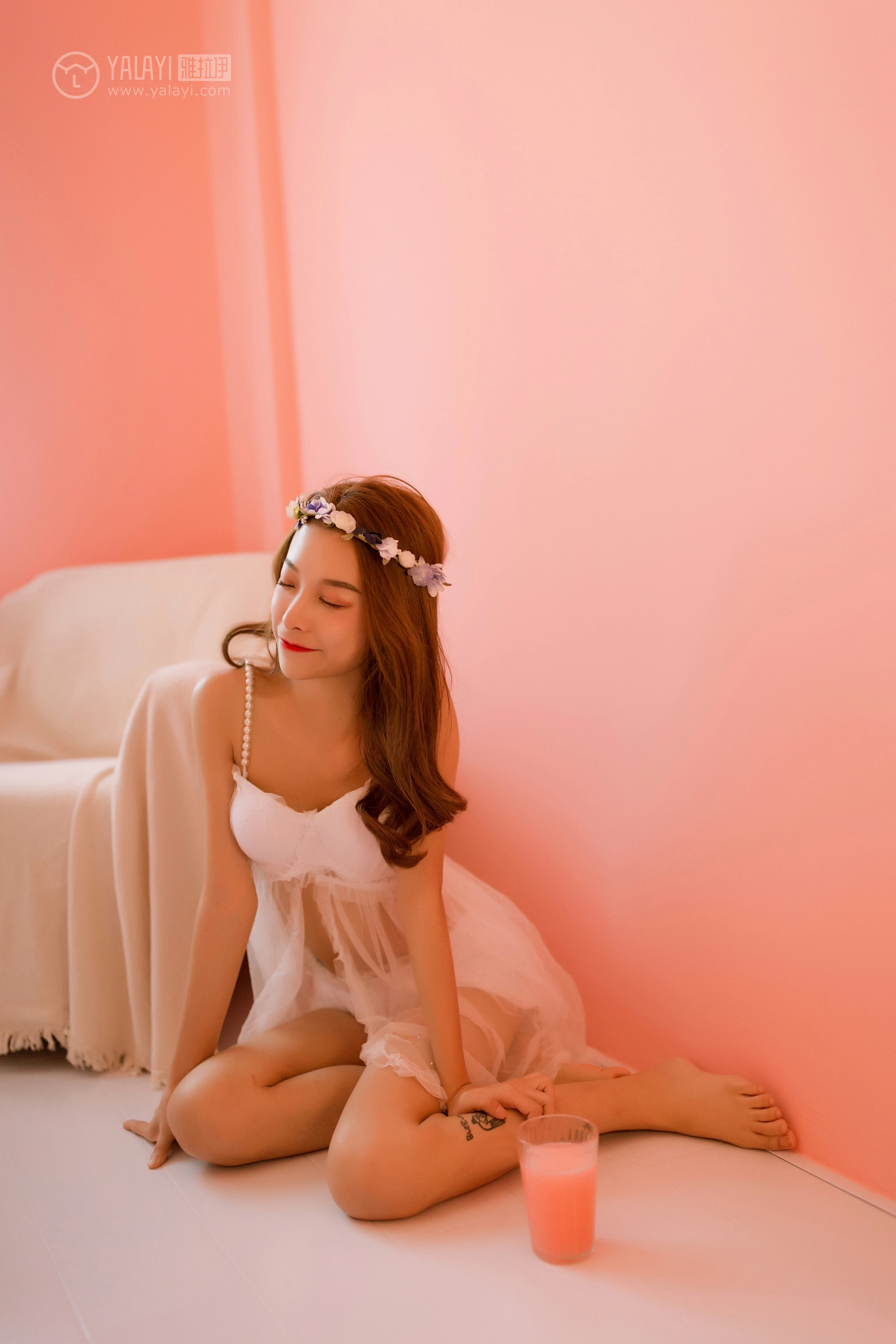 [YALAYI雅拉伊]NO.099 粉色系少女私房 倩微微 透视睡衣裙与白色蕾丝内衣性感私房写真集第6张