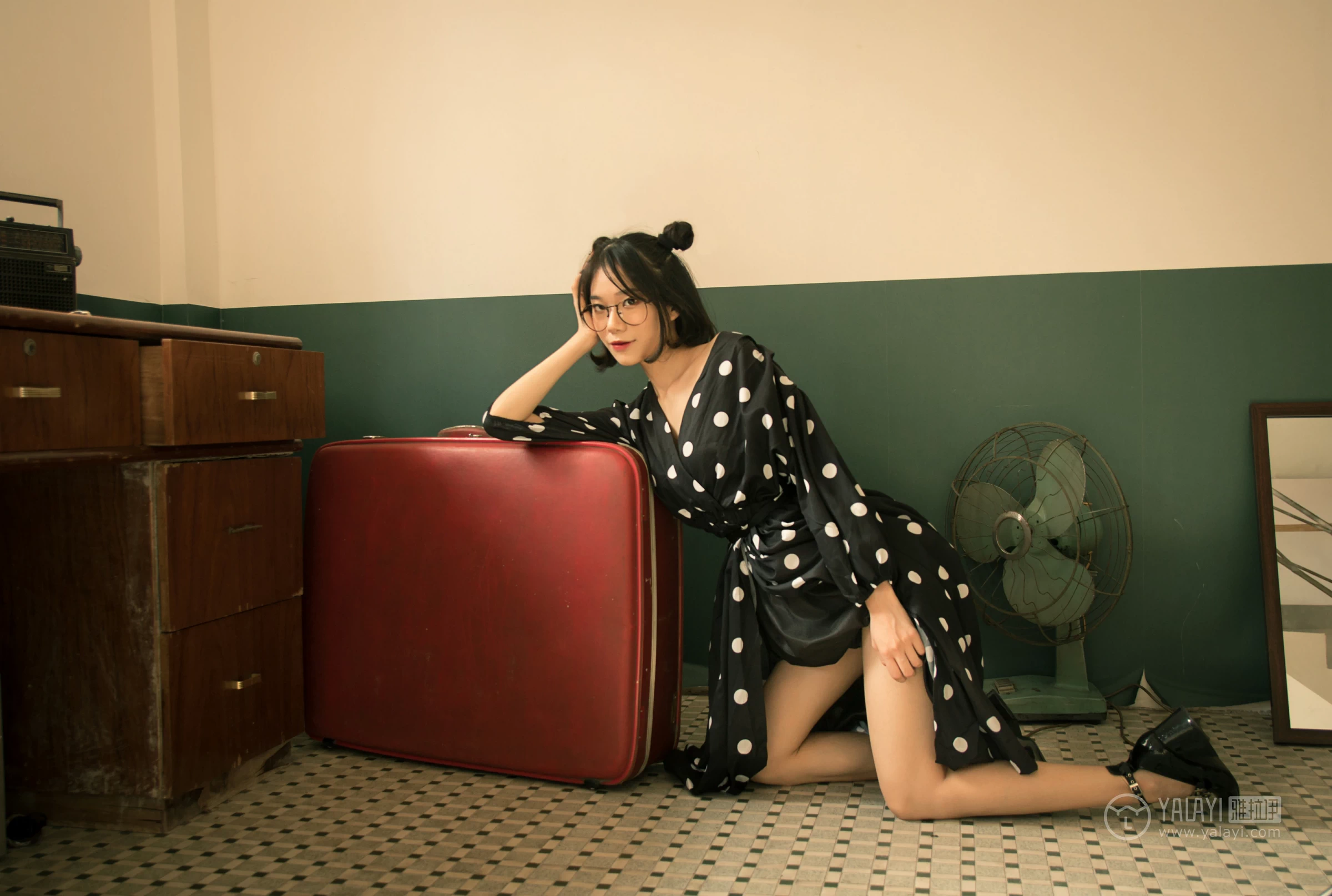 [YALAYI雅拉伊]NO.114 双面伊人 琳琳 琛琛 居家睡衣性感私房写真集第12张