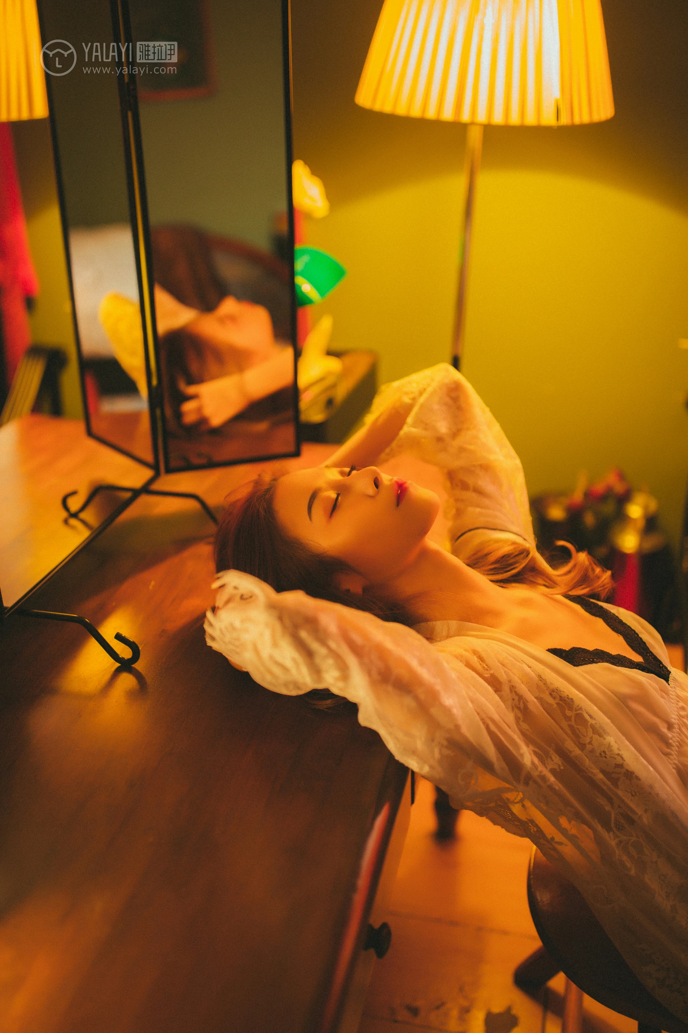 [YALAYI雅拉伊]NO.116 我在等你 倩微微 透视镂空睡衣加白色蕾丝情趣内衣性感私房写真集第4张