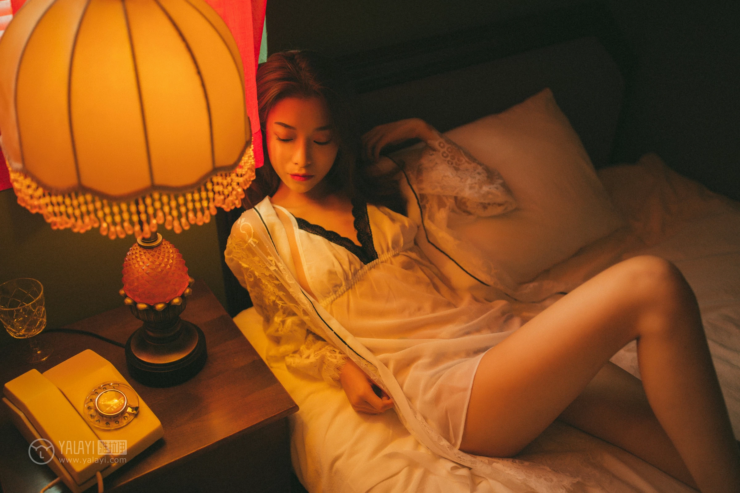 [YALAYI雅拉伊]NO.116 我在等你 倩微微 透视镂空睡衣加白色蕾丝情趣内衣性感私房写真集第9张
