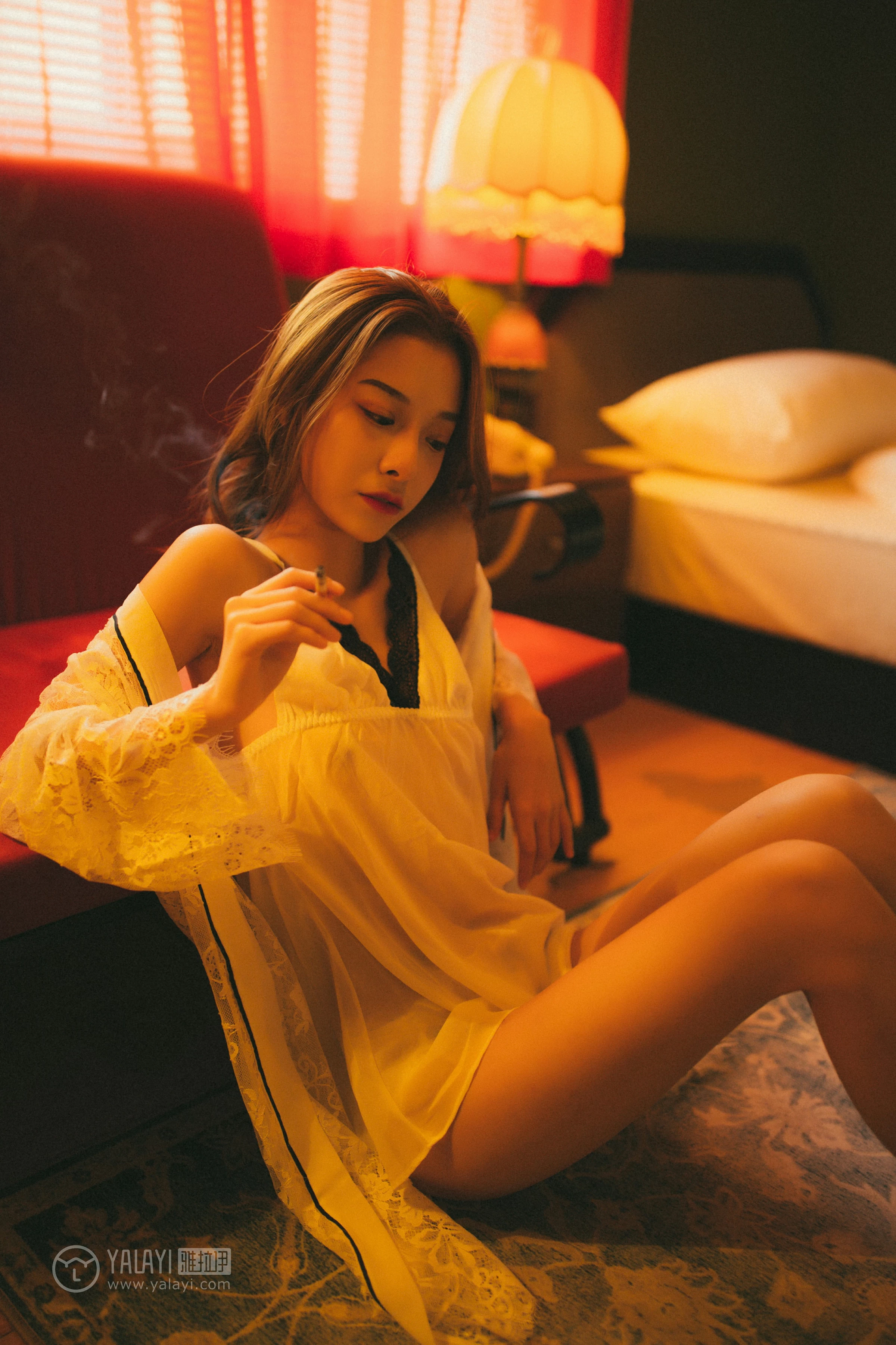 [YALAYI雅拉伊]NO.116 我在等你 倩微微 透视镂空睡衣加白色蕾丝情趣内衣性感私房写真集第20张